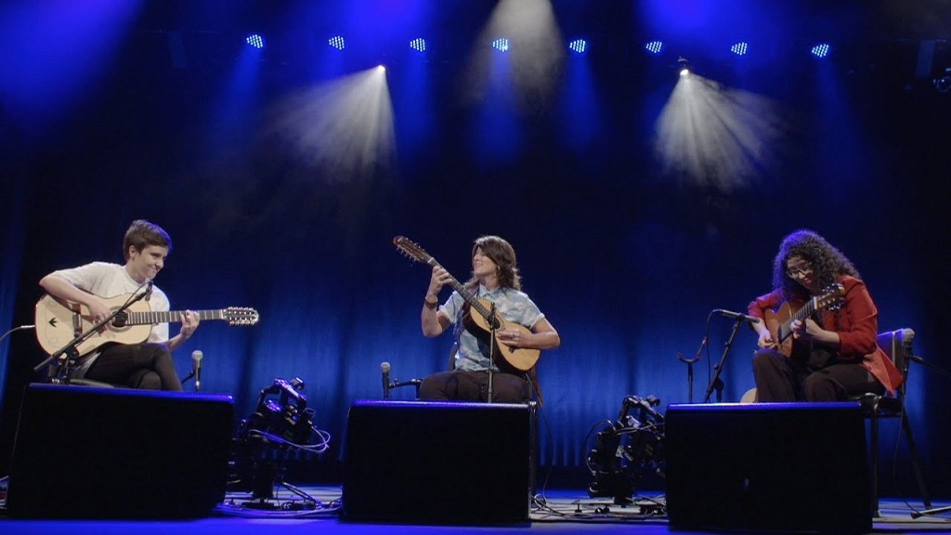 Trio Violeiras Fora da Caixa faz apresentação gratuita, amanhã, às 17h