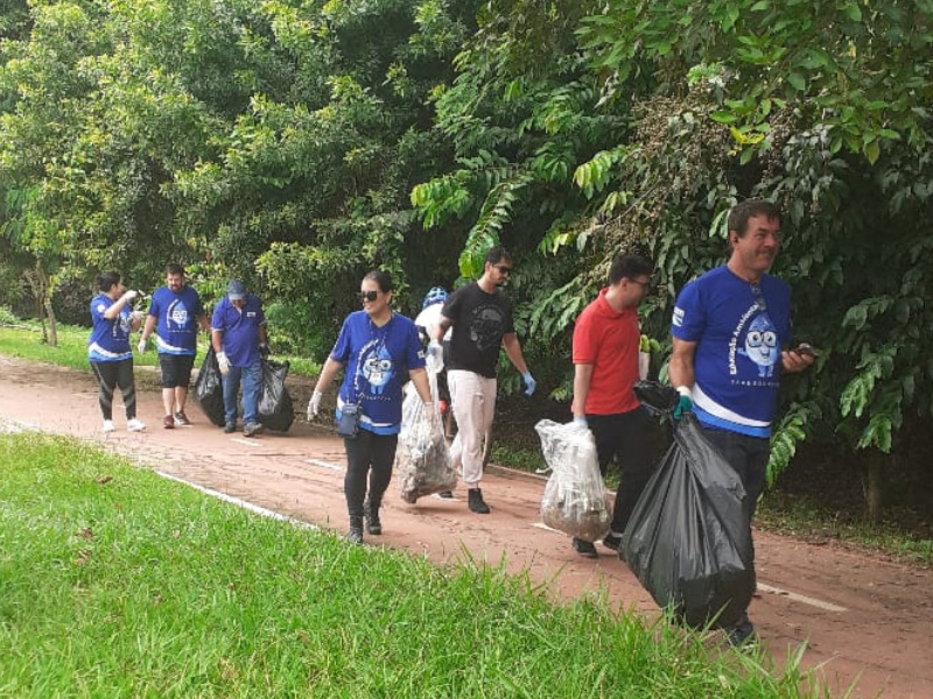 A Caminhada Ecológica é um evento tradicional para sensibilizar a todos, desde as crianças até os adultos, em não descartar o lixo nas ruas