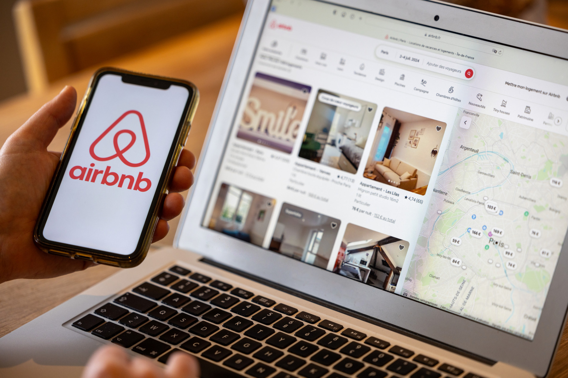 Nova ordem do Airbnb: não poderá haver câmeras monitorando áreas privativas, como quartos, duchas e saunas ao ar livre 