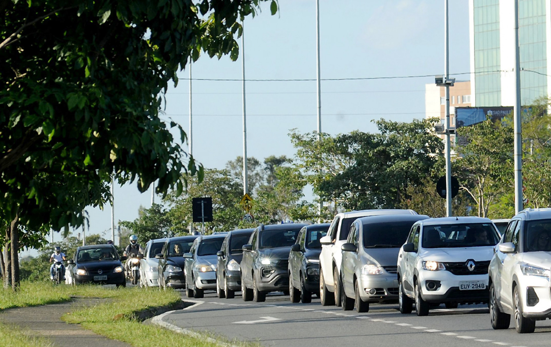 Av. Engenheiro Carlos Reinaldo Mendes, no Alto da Boa Vista, é uma importante ligação entre diversas regiões e dá acesso ao Paço Municipal, sede administrativa do município