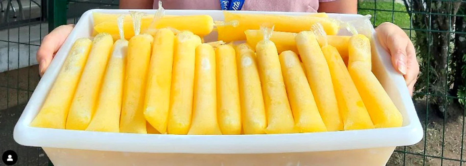 Geladinho de frutas amarelas