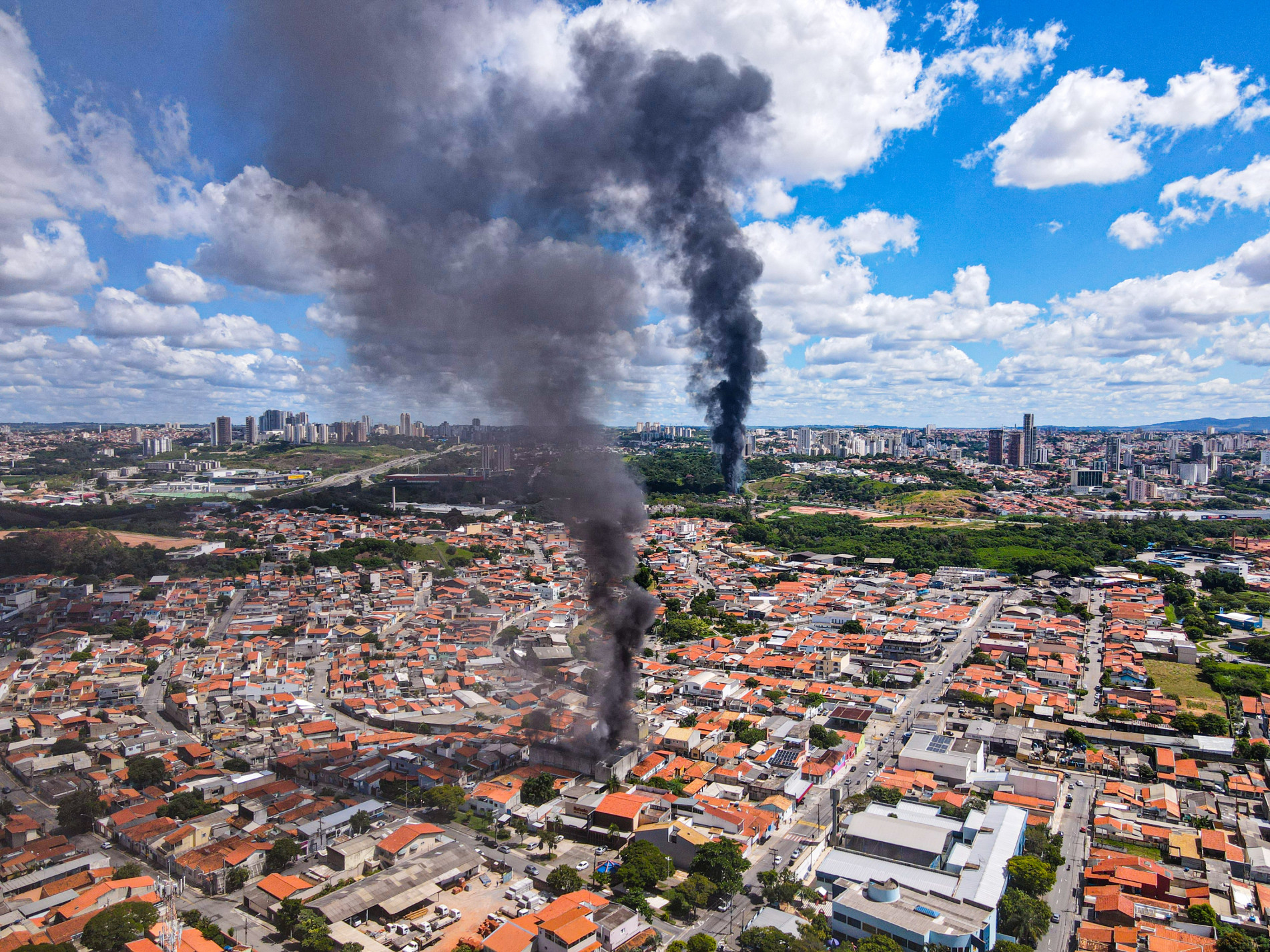 Moradores de diversas regiões de Sorocaba relatam visualizar a fumaça de longe
