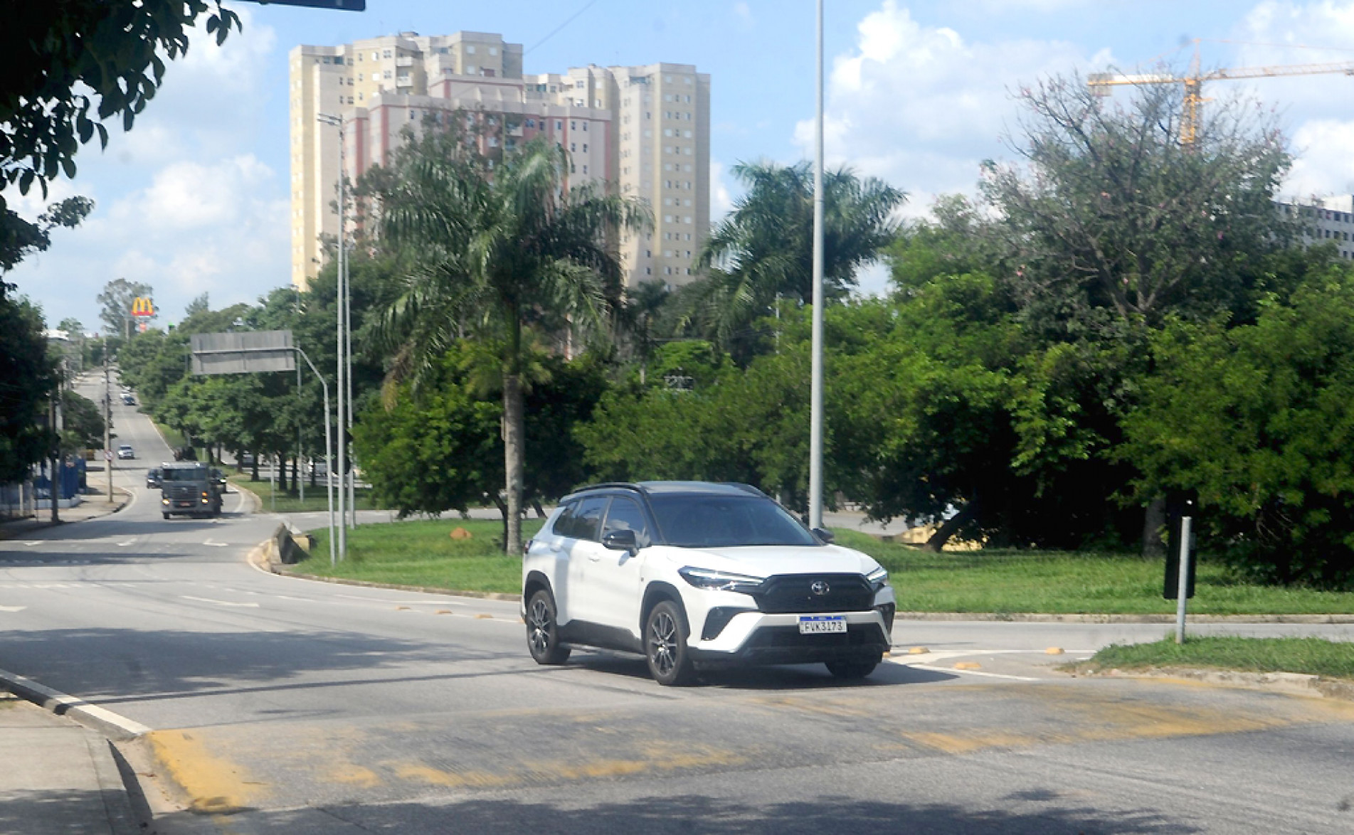 Pintura desgastada do dispositivo de redução de velocidade instalado na avenida São Paulo dificulta a visualização pelos motoristas e pode provocar acidentes
