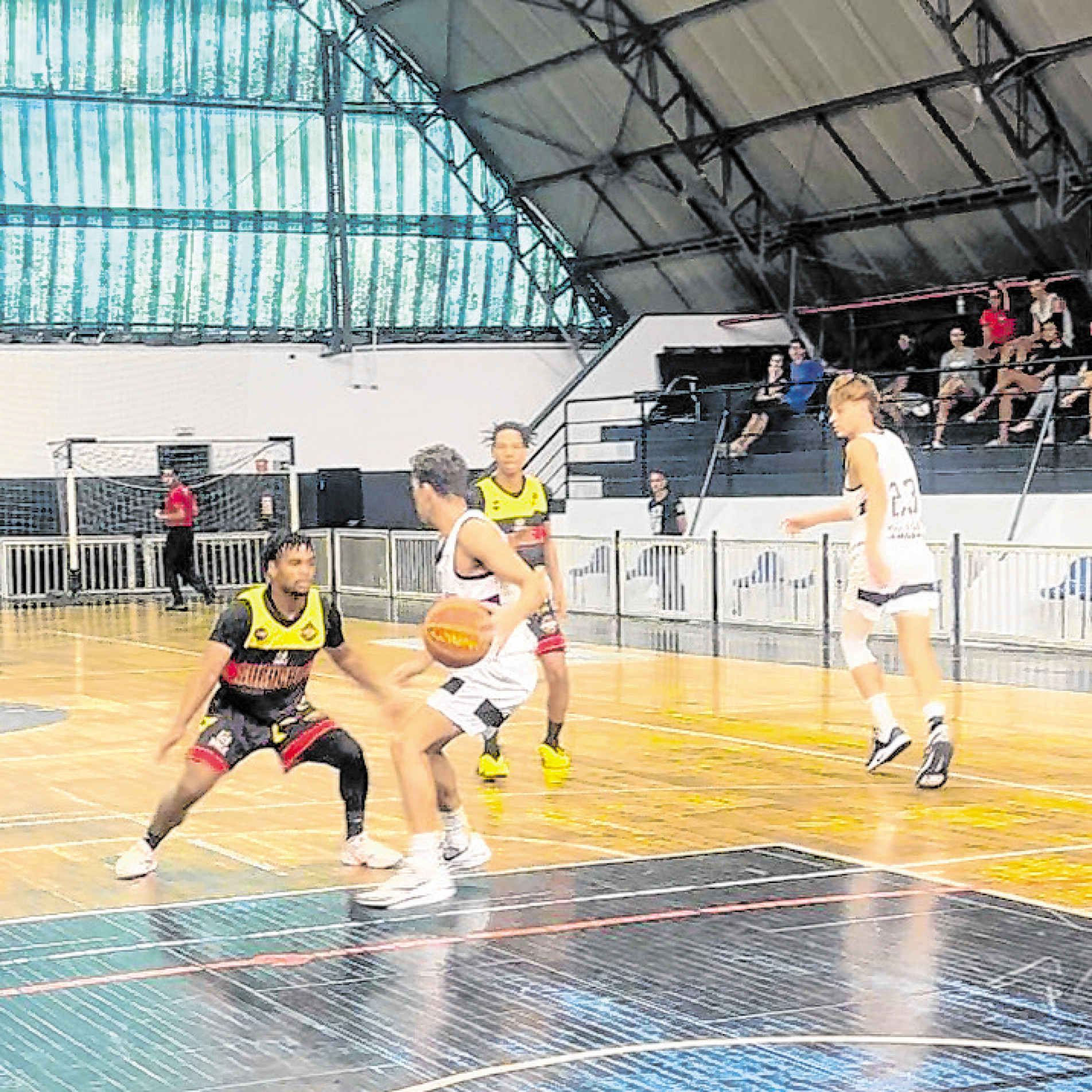 Equipe joga amanhã, em casa, com entrada gratuita