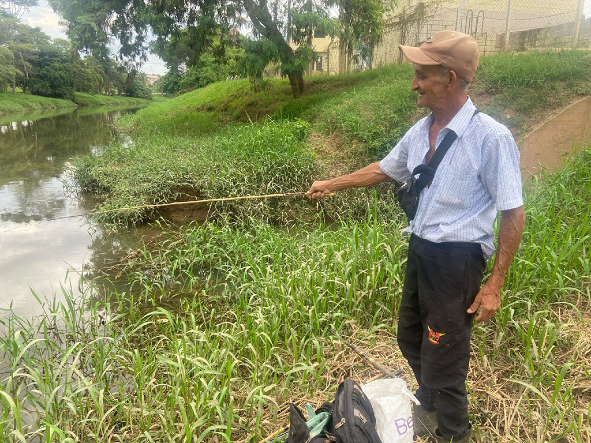 Aparecido pesca desde criança e nem pensa em parar
