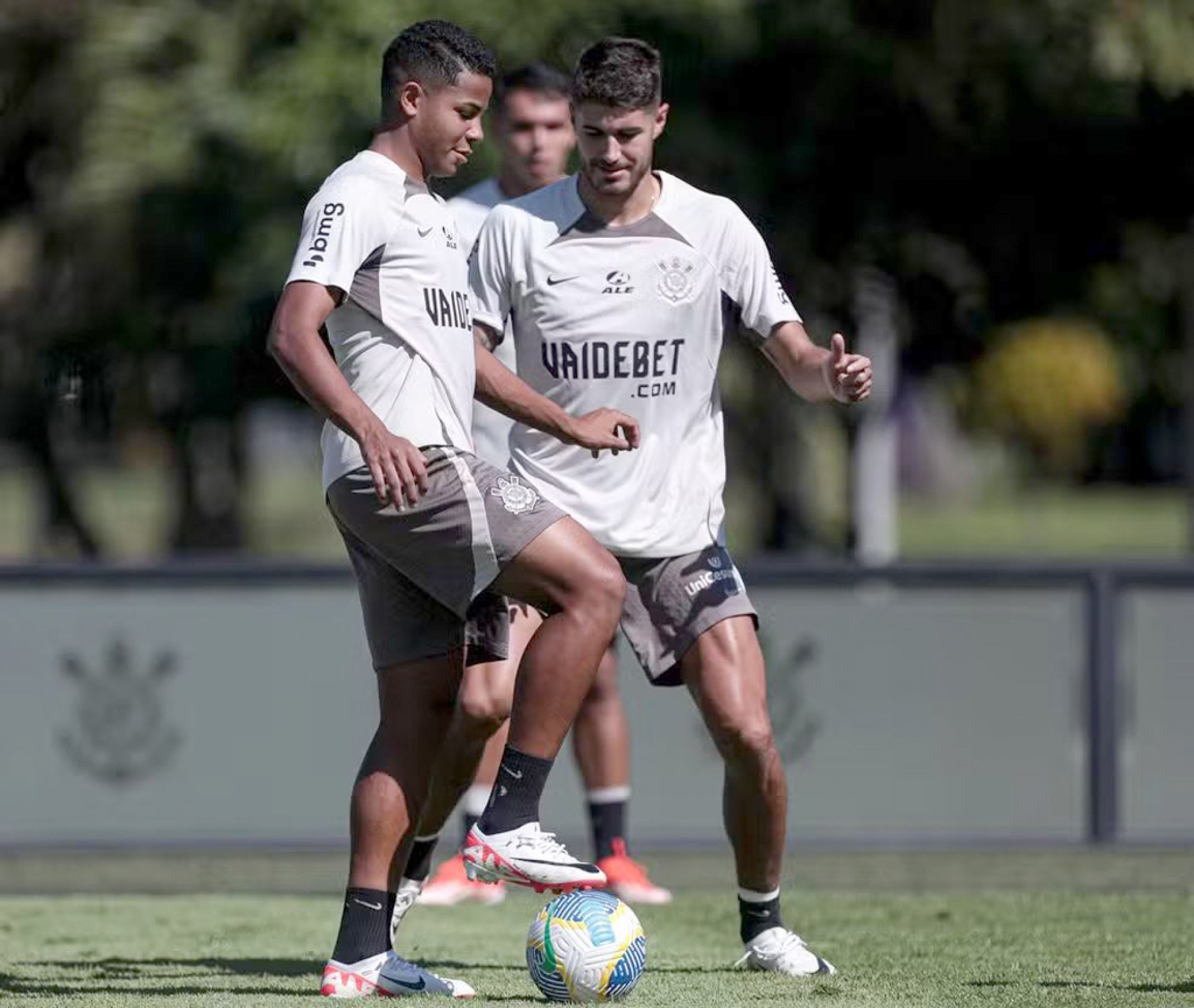 Wesley e Hugo devem jogar na Arena das Dunas, em Natal