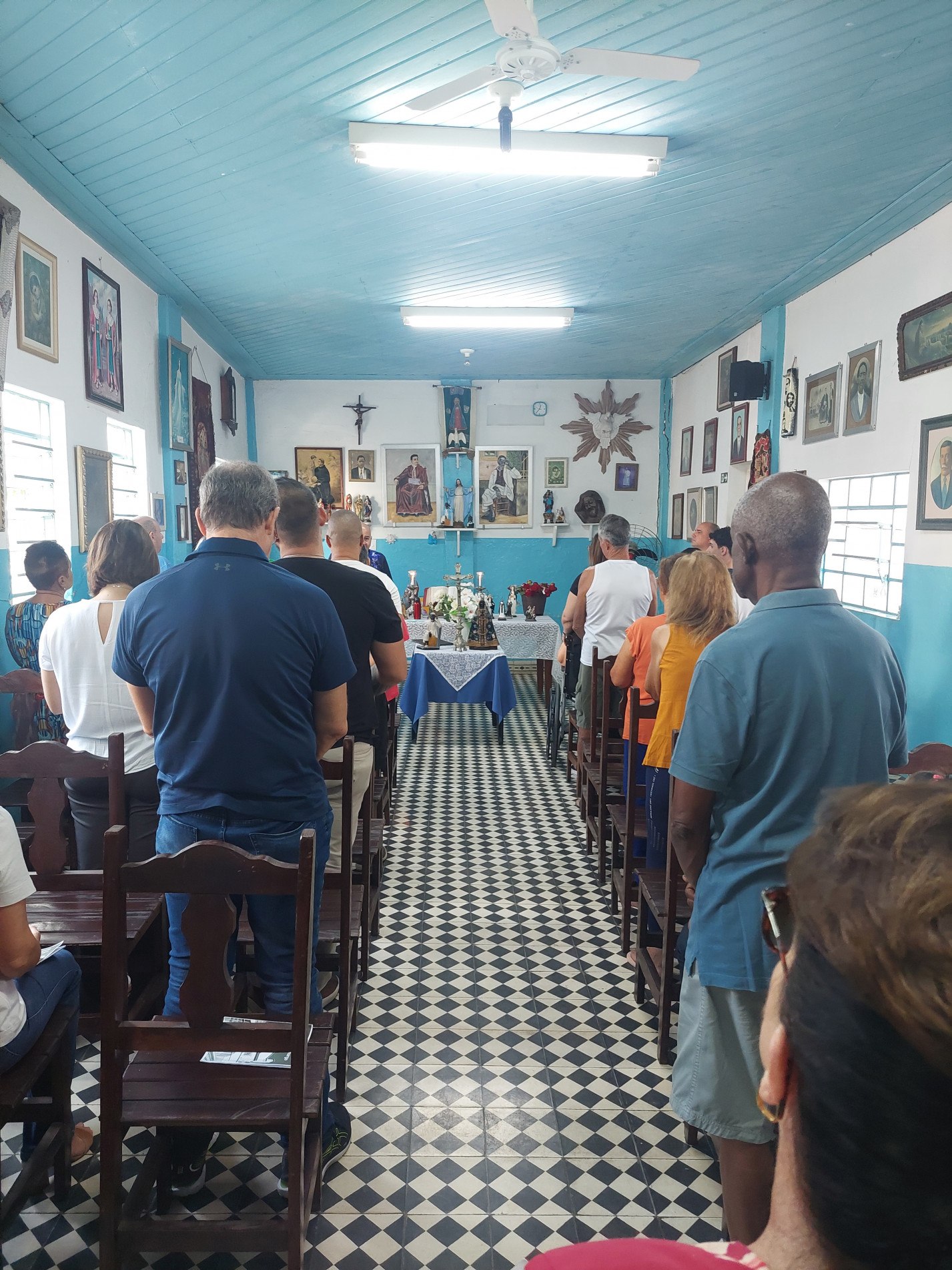 A oração do terço deixaram muitos fiéis emocionados