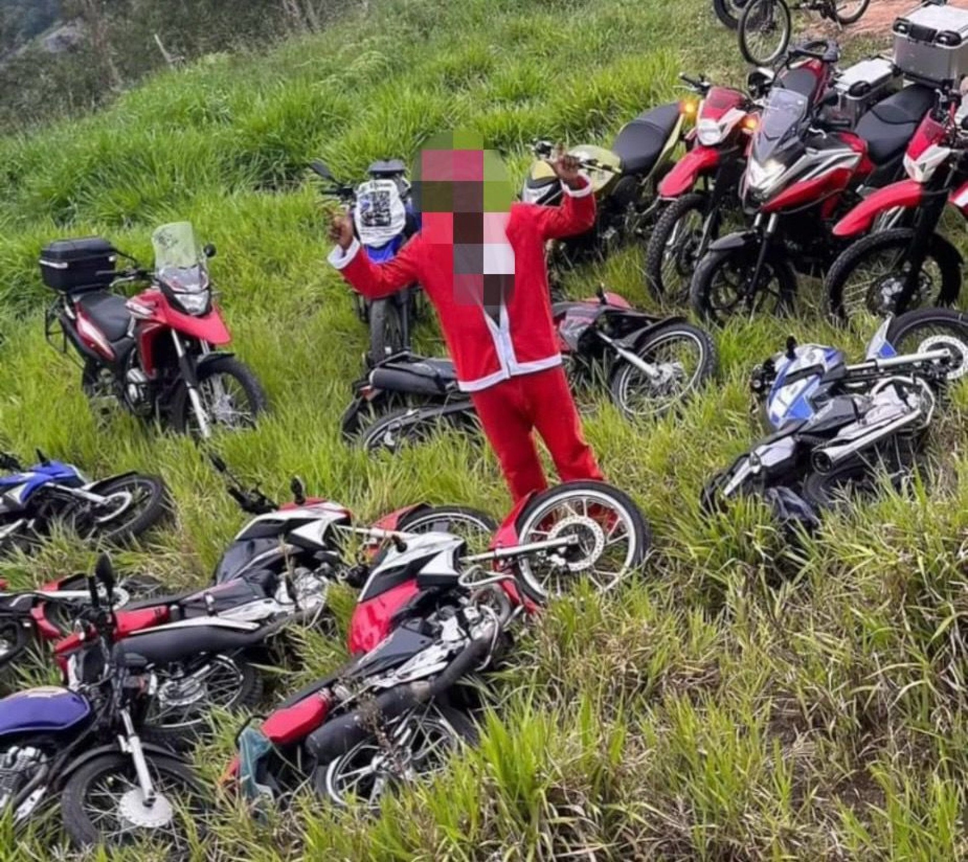 Motos e peças foram apreendidas durante a operação