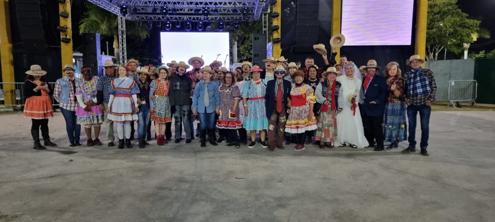 Festa Junina de Votorantim abre programação com tradicional quadrilha formada por idosos