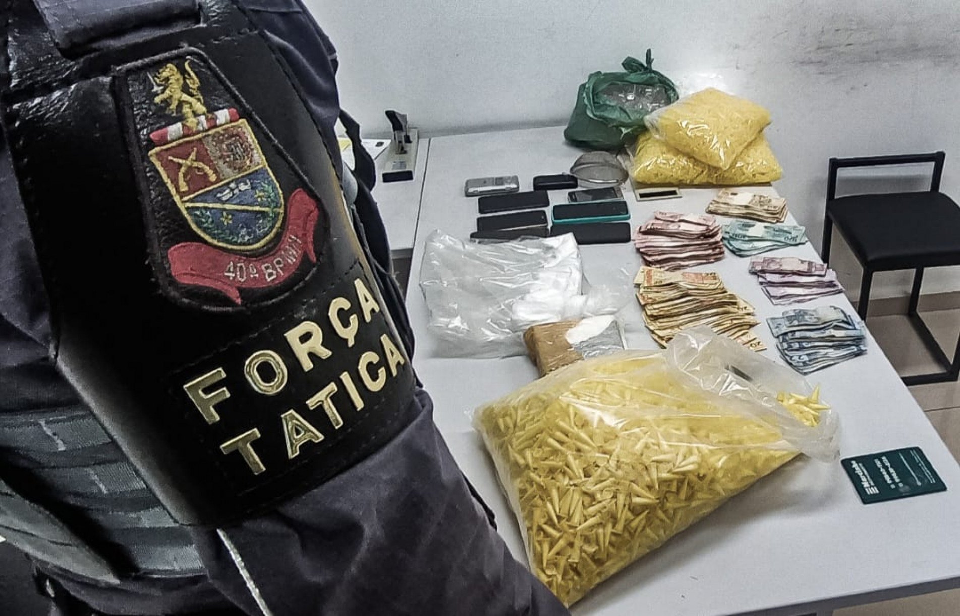 Também foram encontrados R$ 6.781,00 em dinheiro