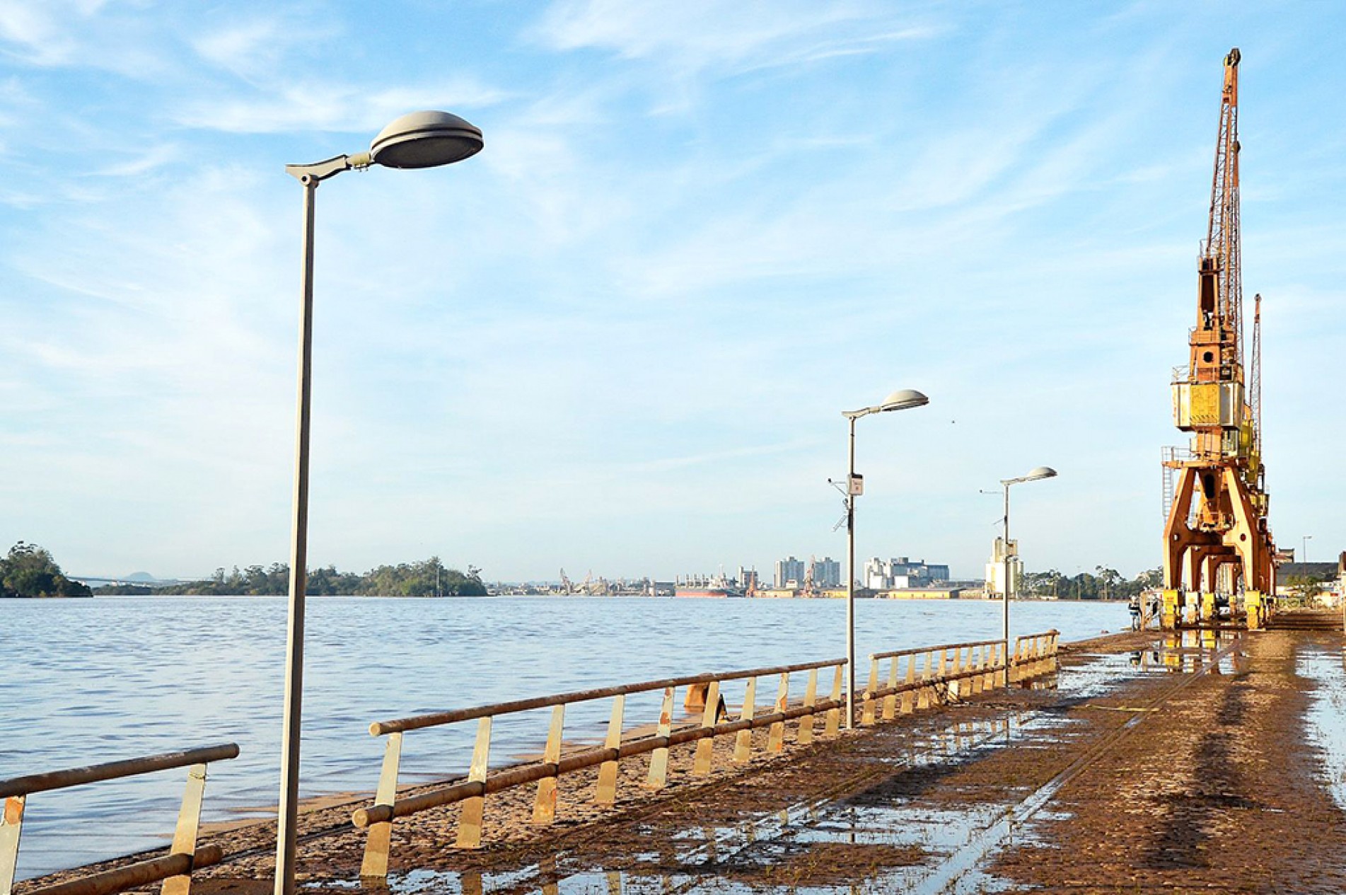 Após um mês de inundação, lago voltou ao seu leito, como se vê no Cais do Porto Mauá