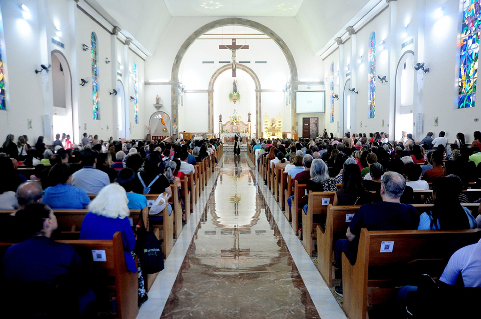 Cinco missas foram realizadas ontem na Paróquia de Santo Antônio, atraindo cerca de 10 mil pessoas 
