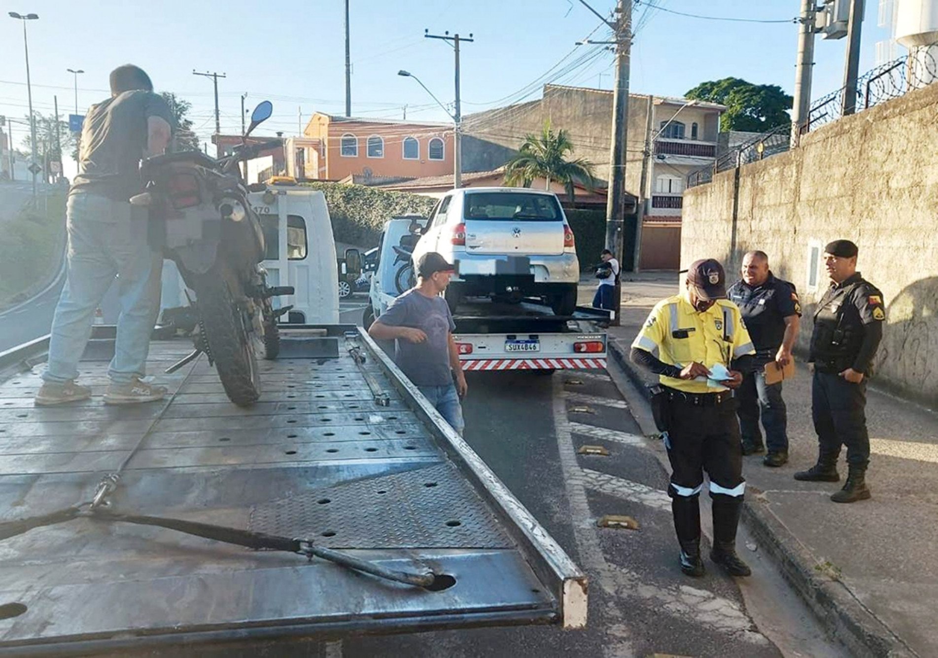 Apenas quatro das 46 motocicletas vistoriadas na avenida J. J. Lacerda não apresentaram problemas
