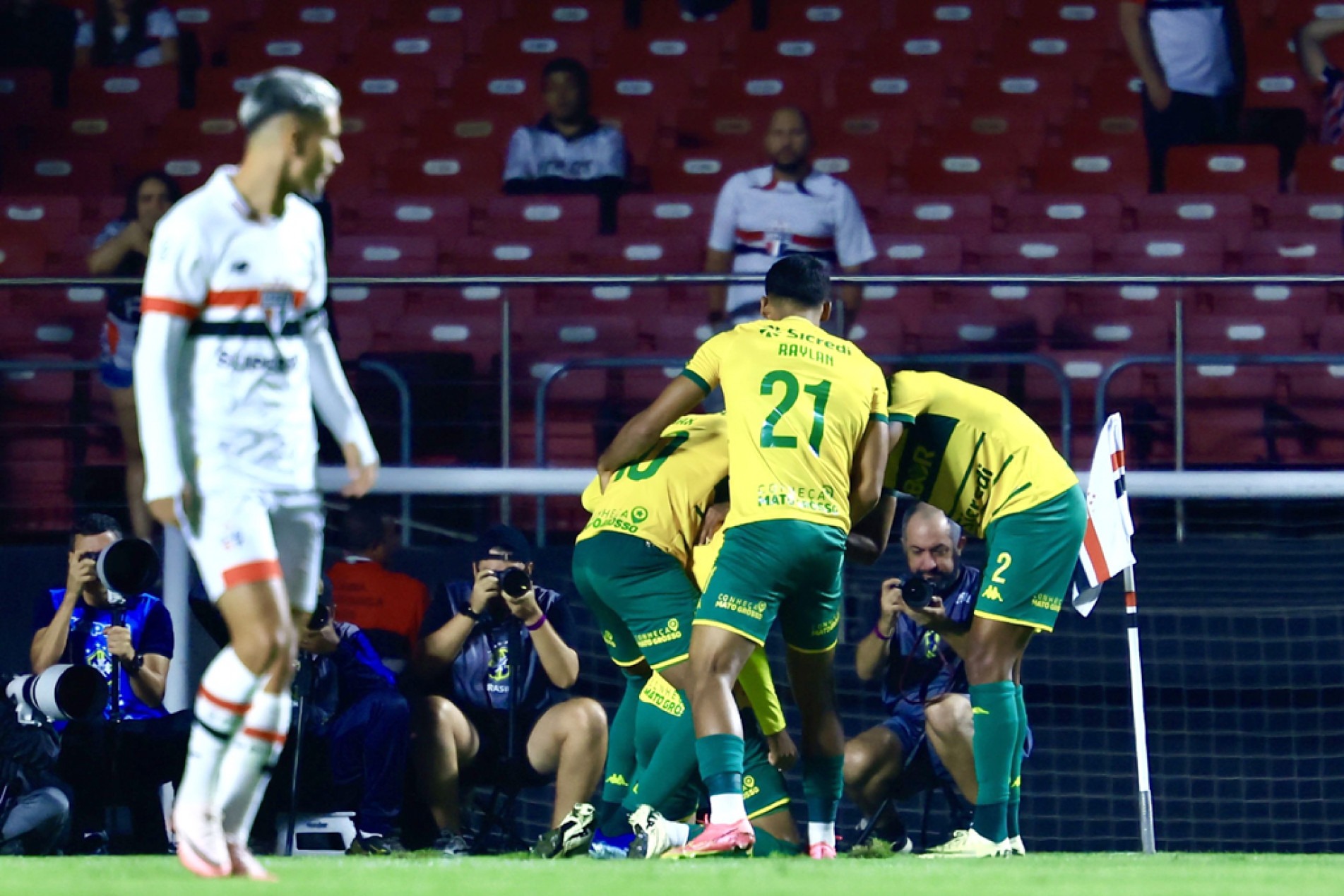 Eliel marcou para os mato-grossenses aos 37 minutos do 2º tempo