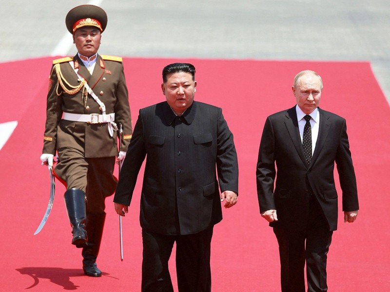 Rússia e Coreia do Norte assinam acordo de defesa