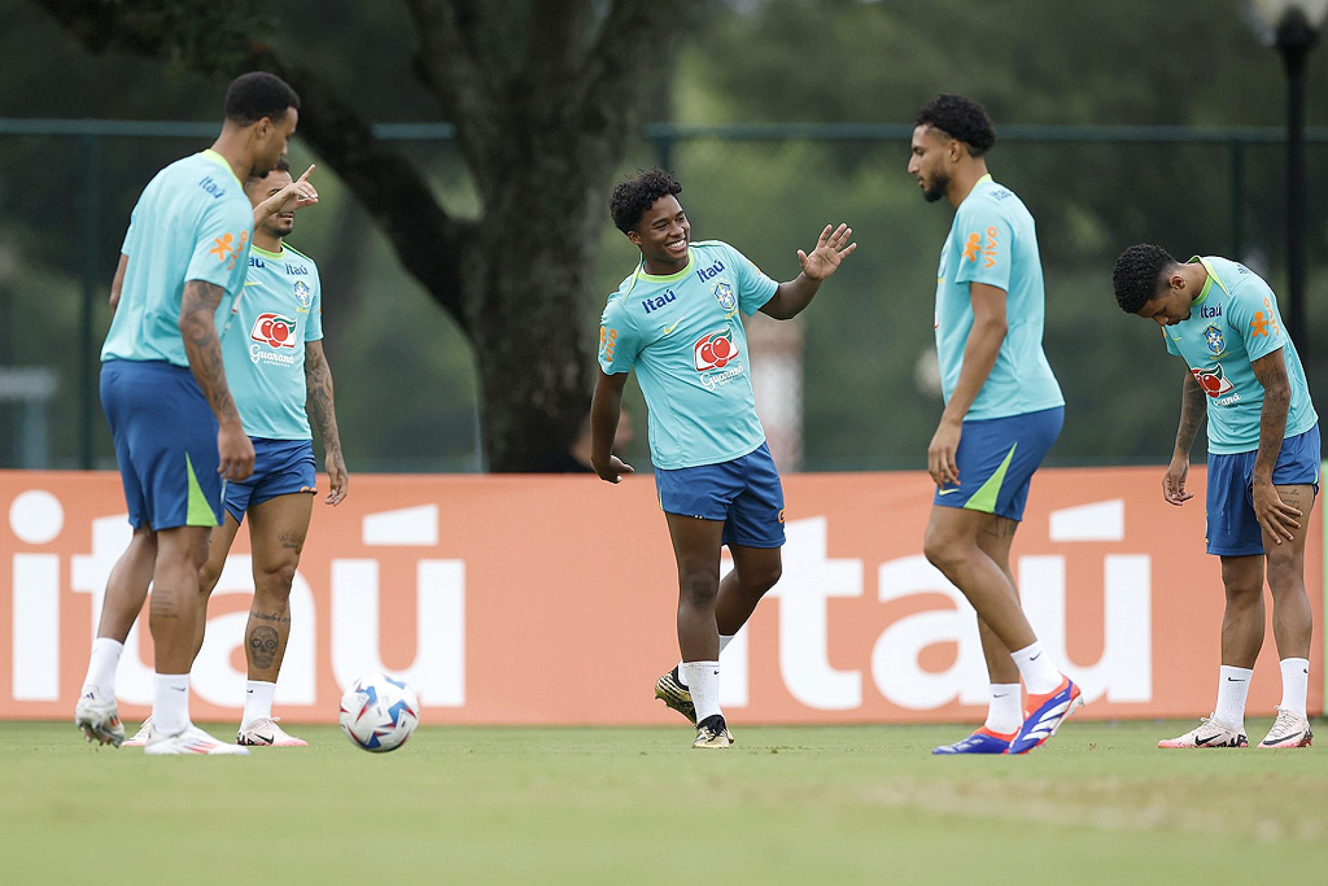 Seleção brasileira enfrenta a Costa Rica, na segunda-feira
