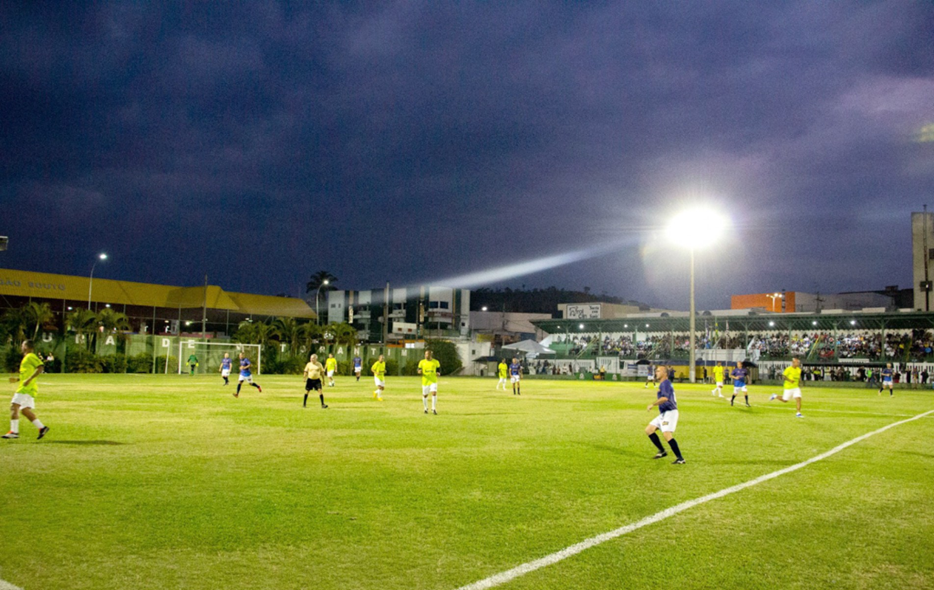 Prefeitura inaugurou iluminação para partidas à noite