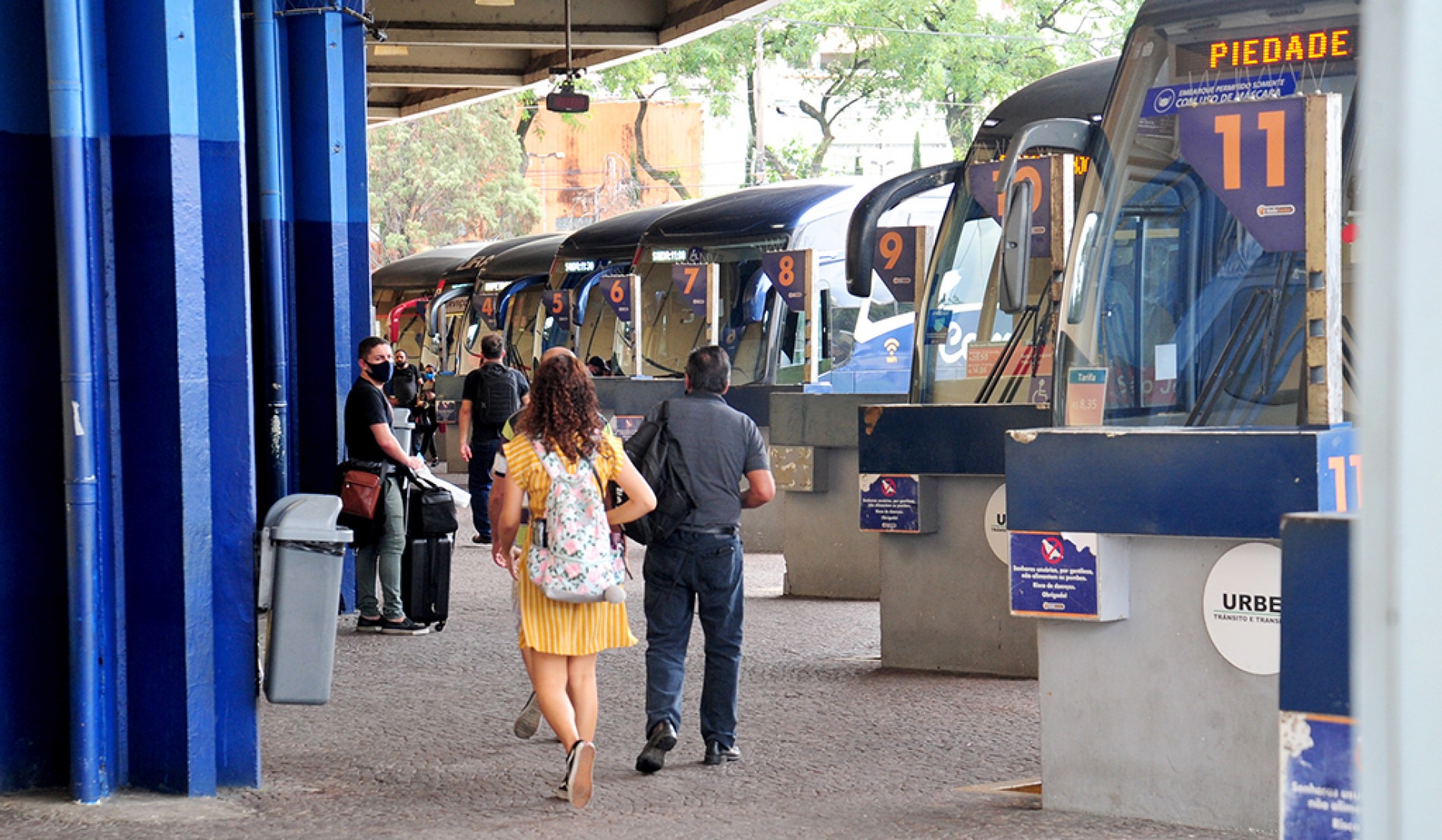 Ônibus rodoviários são os que operam em terminais rodoviários ou em agências de vendas de passagens 
