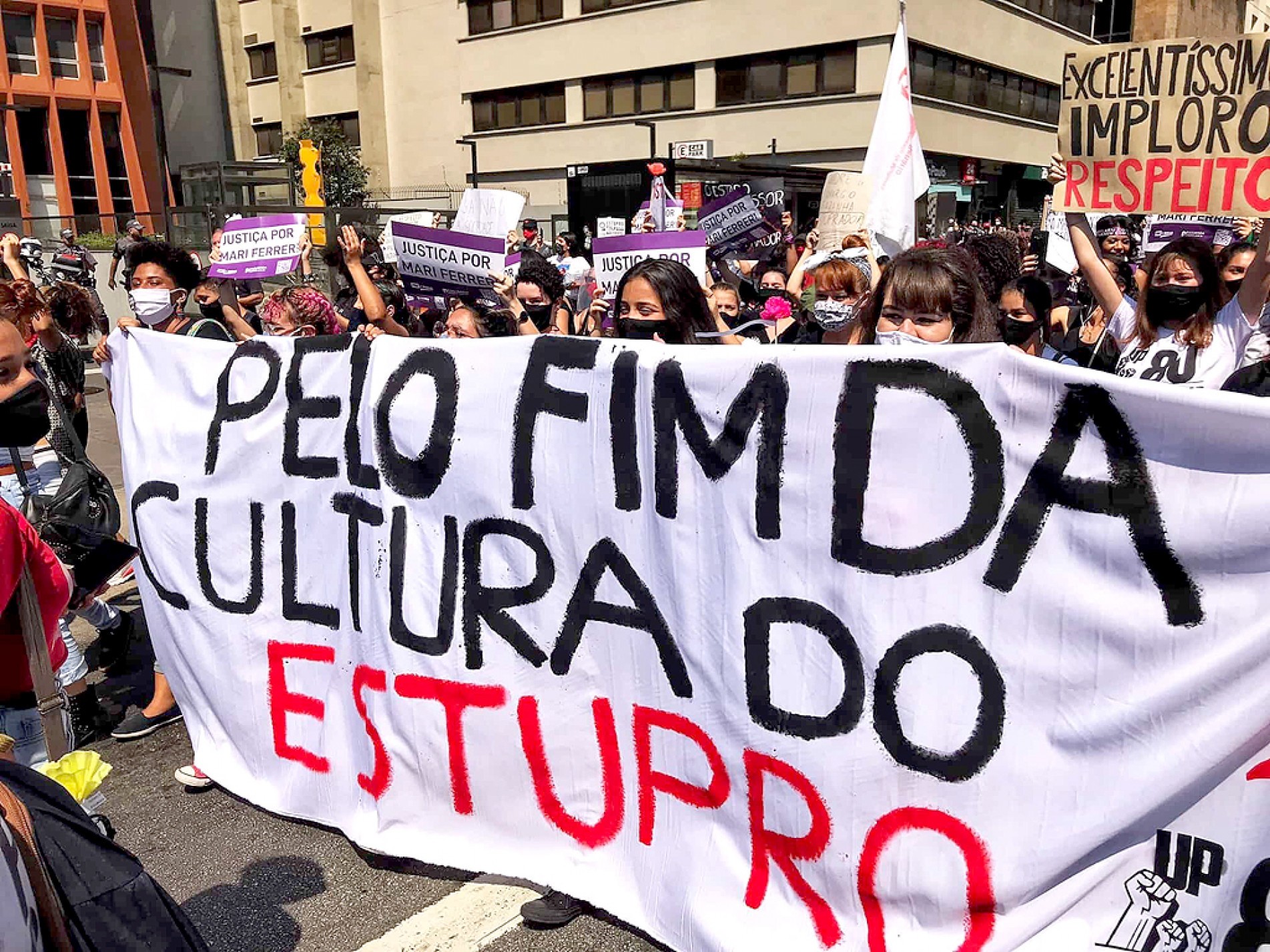 Brasil tem manifestações contra a cultura do estupro
