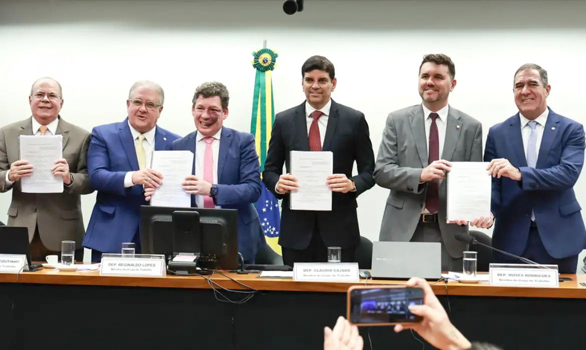 Deputados federais apresentaram texto com mudanças
