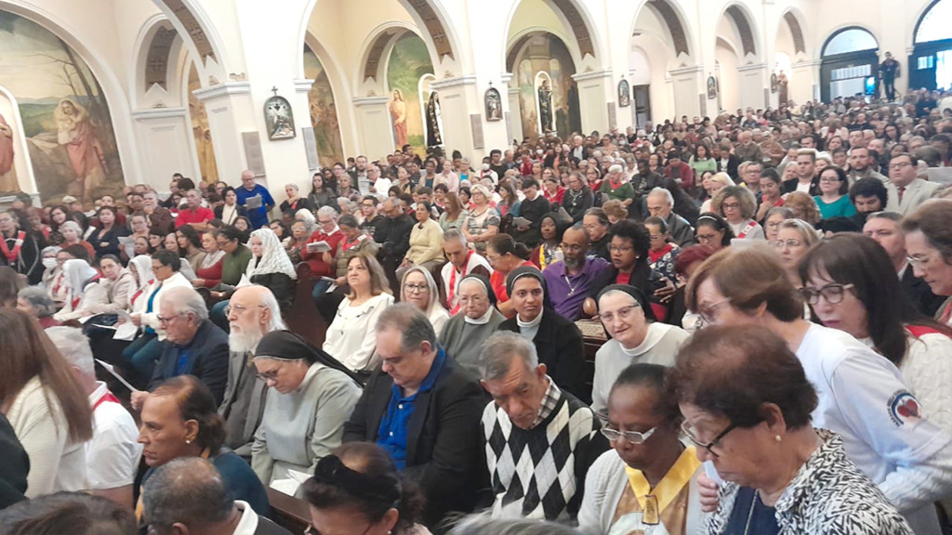 Catedral Metropolitana de Nossa Senhora da Ponte reuniu fiéis e autoridades eclesiásticas 
