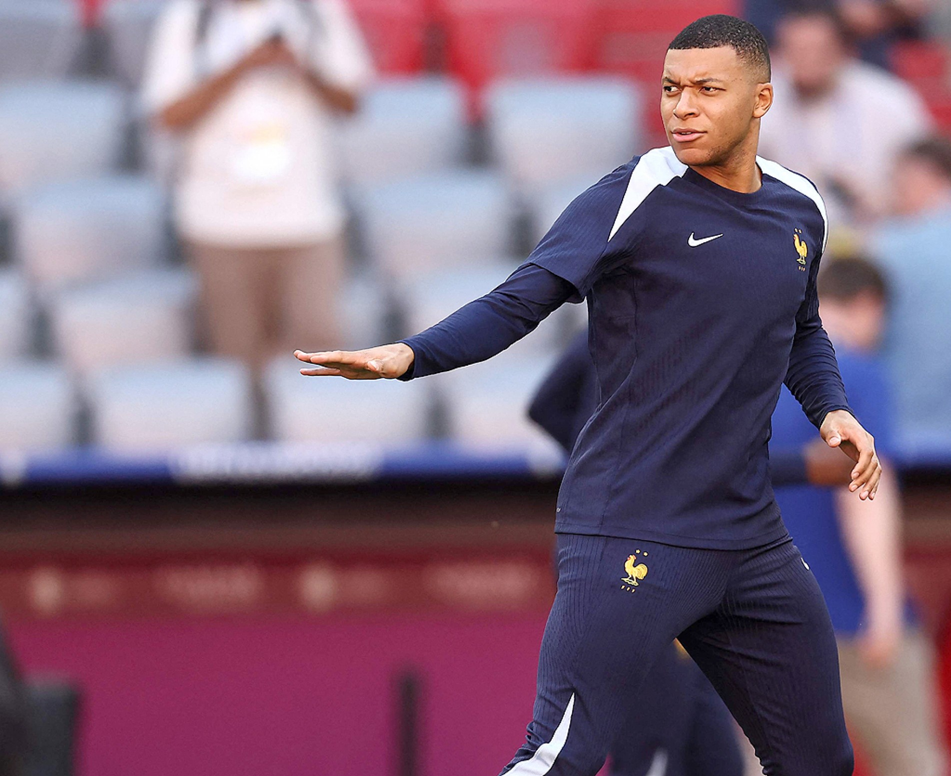 Mbappé é aposta do ataque francês no duelo em Munique 
