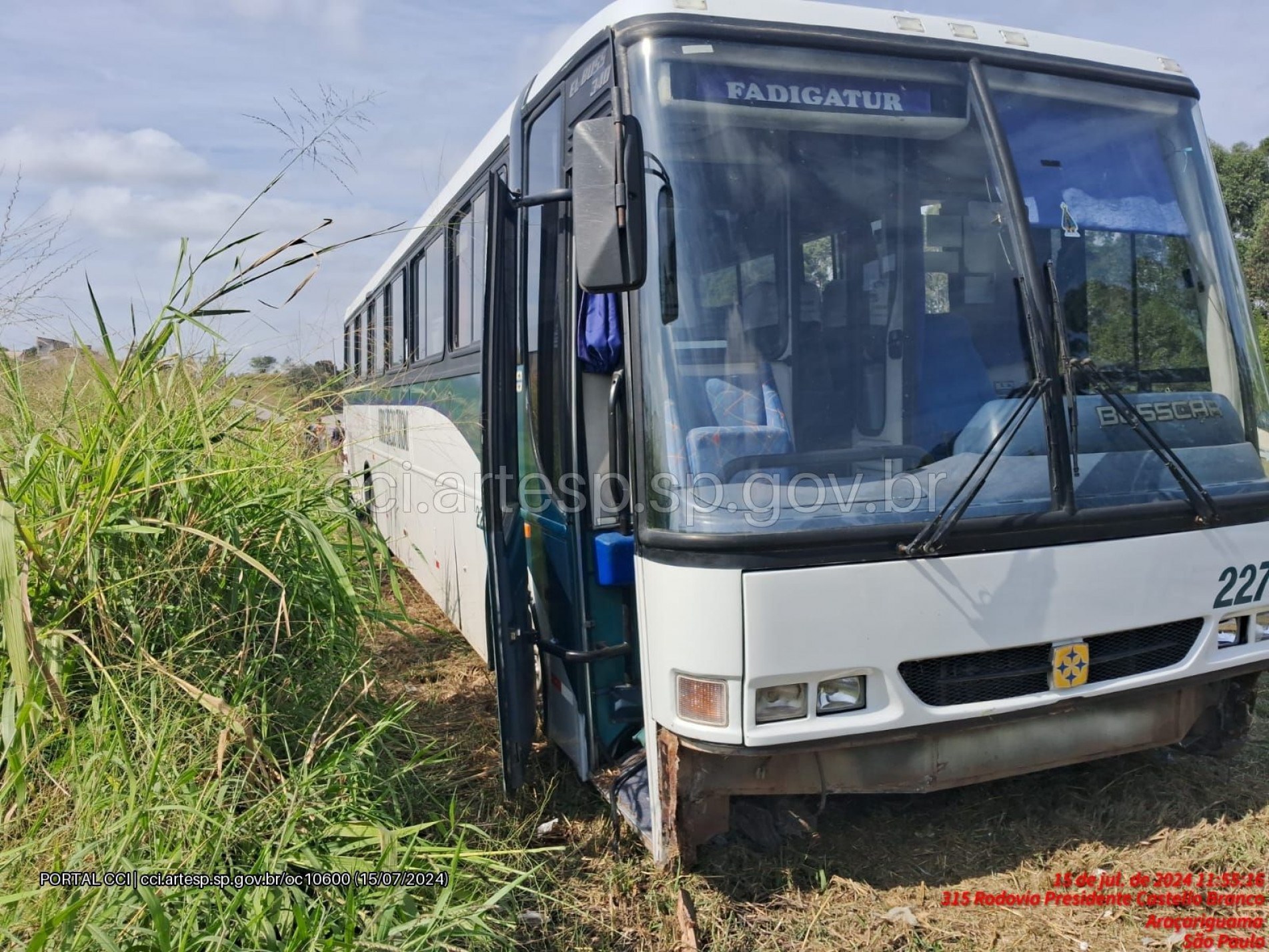 No ônibus haviam 51 passageiros; ninguém ficou ferido