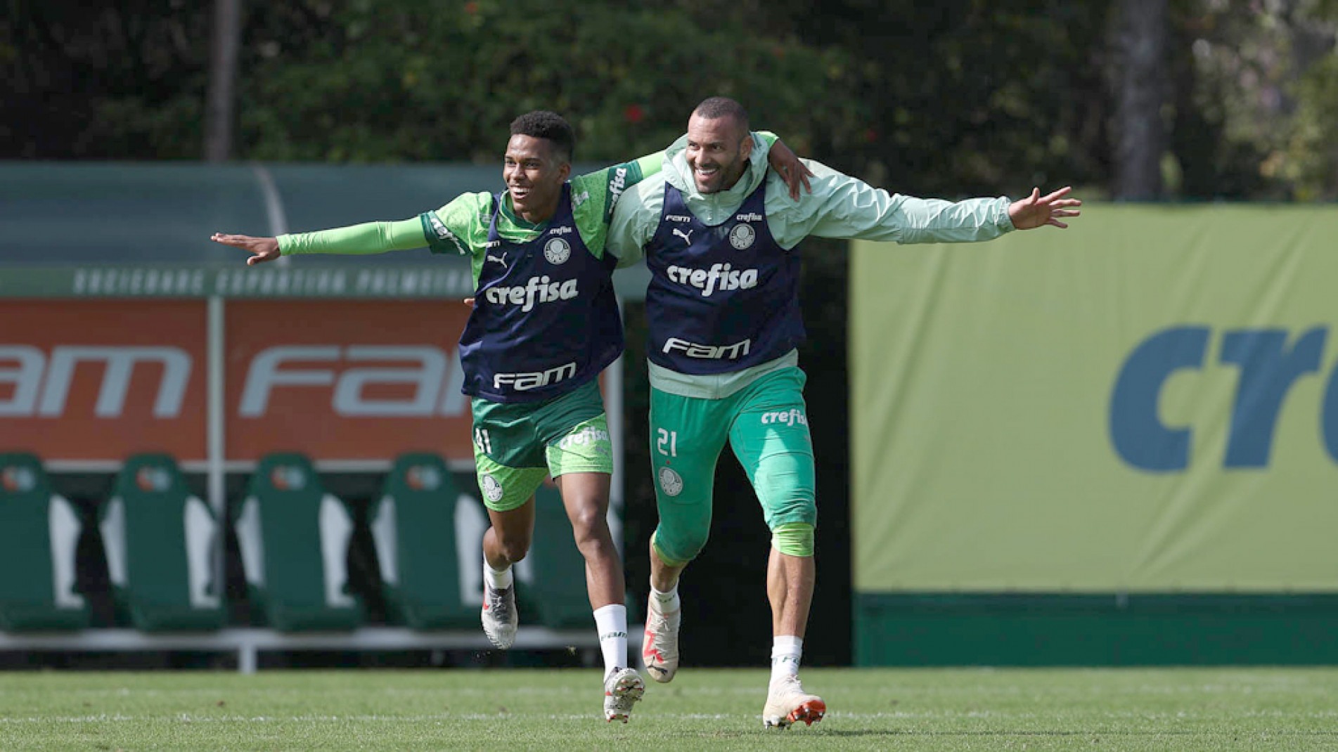 Estêvão e Weverton se animaram no treino para disputa de hoje
