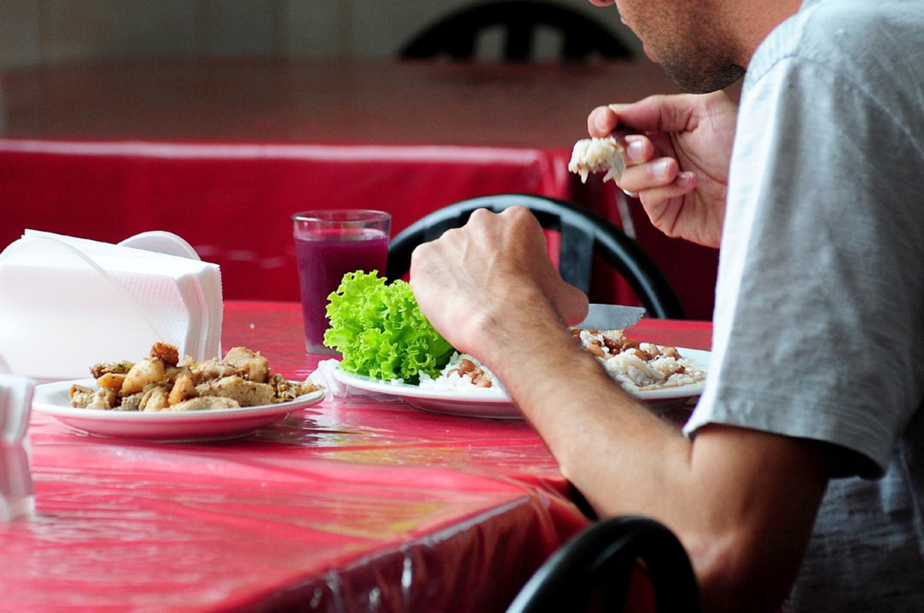 Quase 1/5 dos brasileiros não teve acesso adequado à alimentação nos últimos três anos