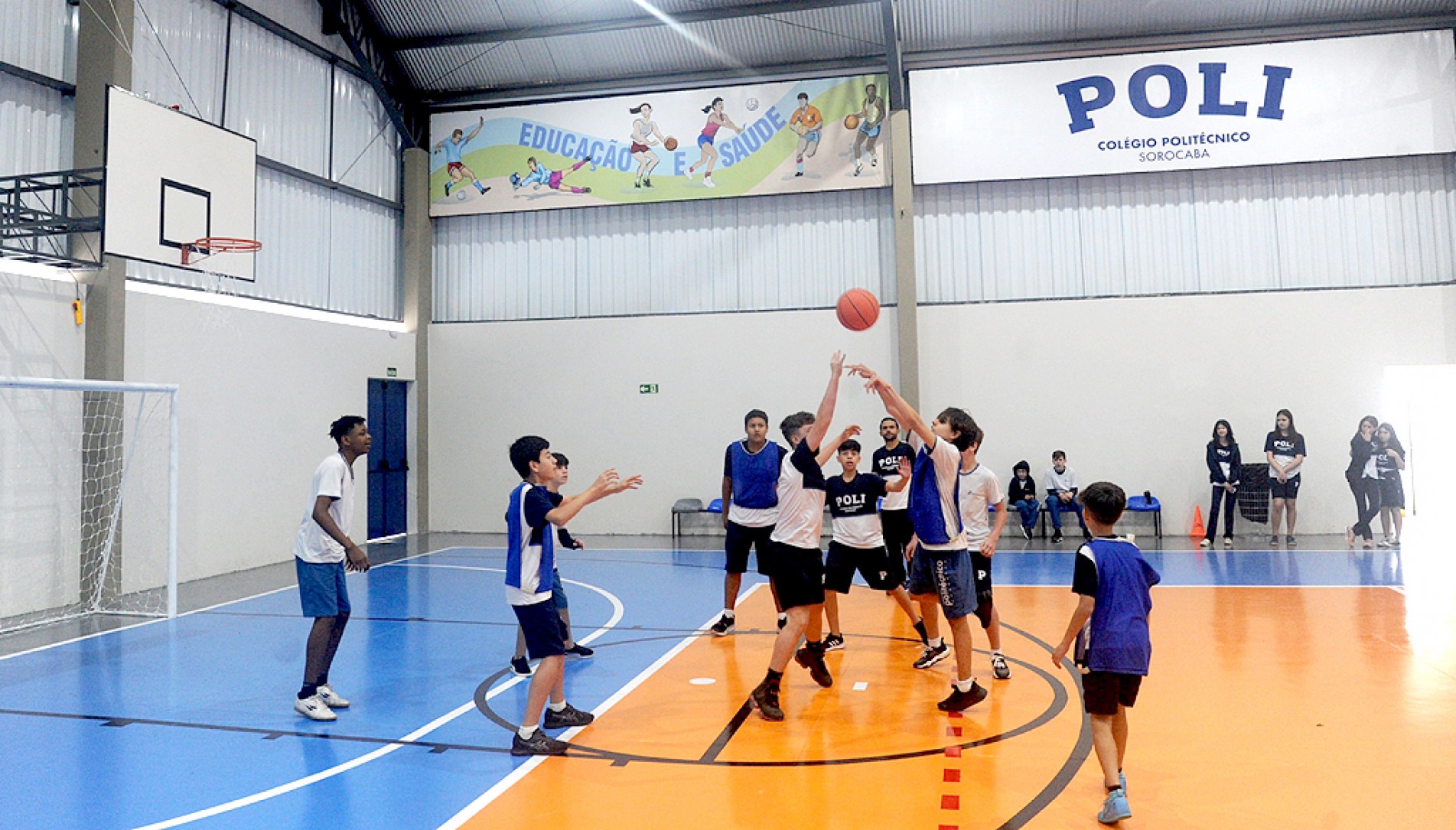 Iniciativa desempenha um papel crucial na promoção de um ambiente pedagógico de alta qualidade e motivador no ambiente do colégio, que possui duas unidades com estrutura voltada para atividades educacionais, culturais e esportivas