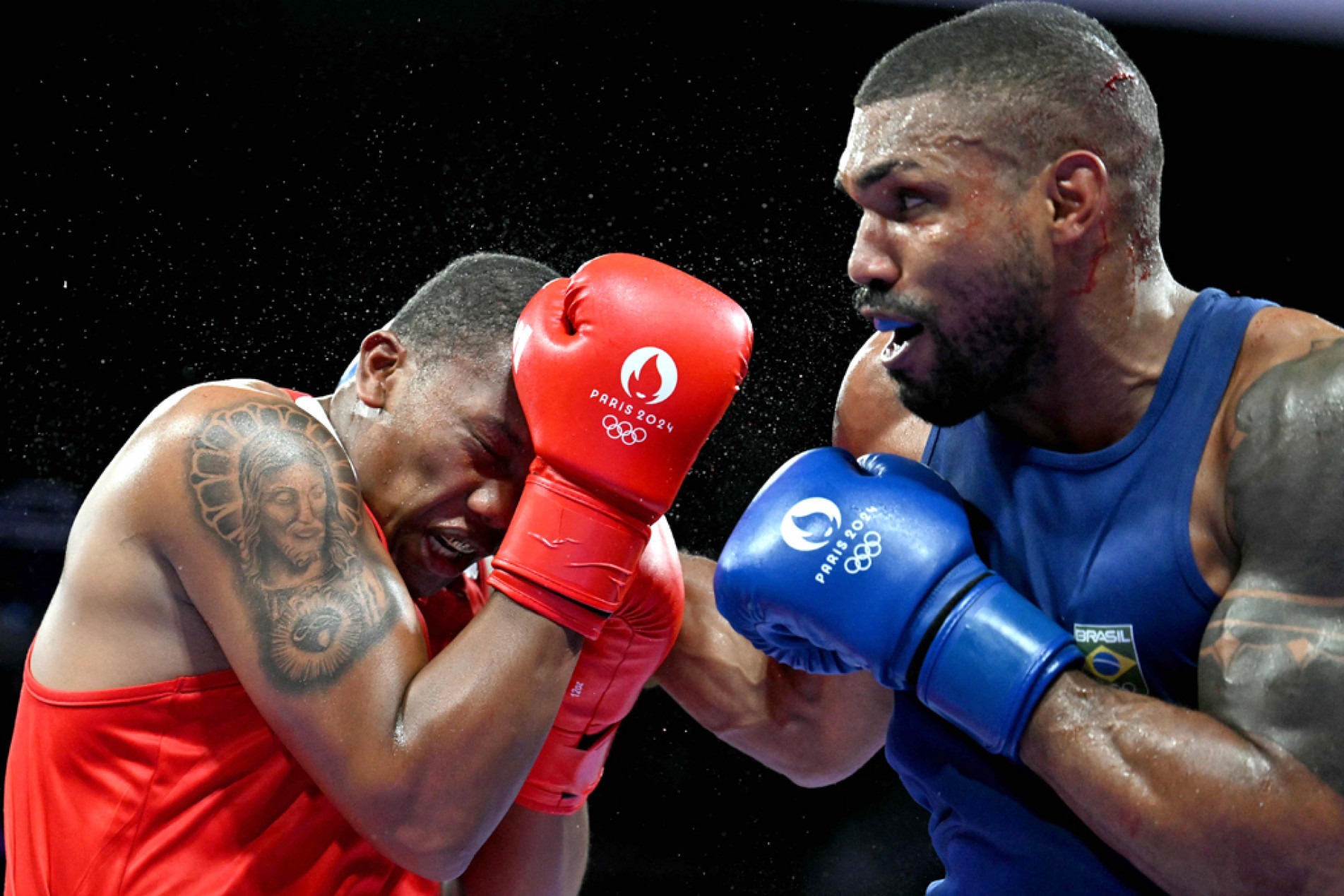 Boxador (de azul) foi derrotado pelo equatoriano Gerlon Congo