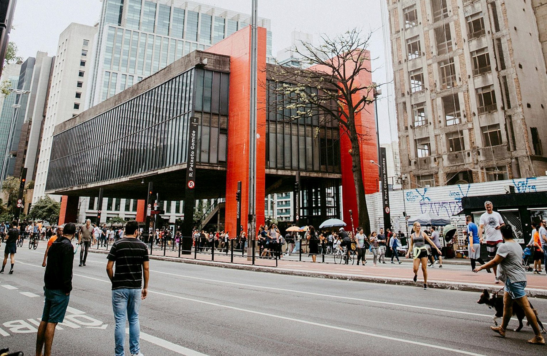 Museu de Arte de São Paulo, o Masp, um dos principais pontos turísticos do Estado de  São Paulo, está localizado em uma das avenidas mais importantes do mundo: a Paulista