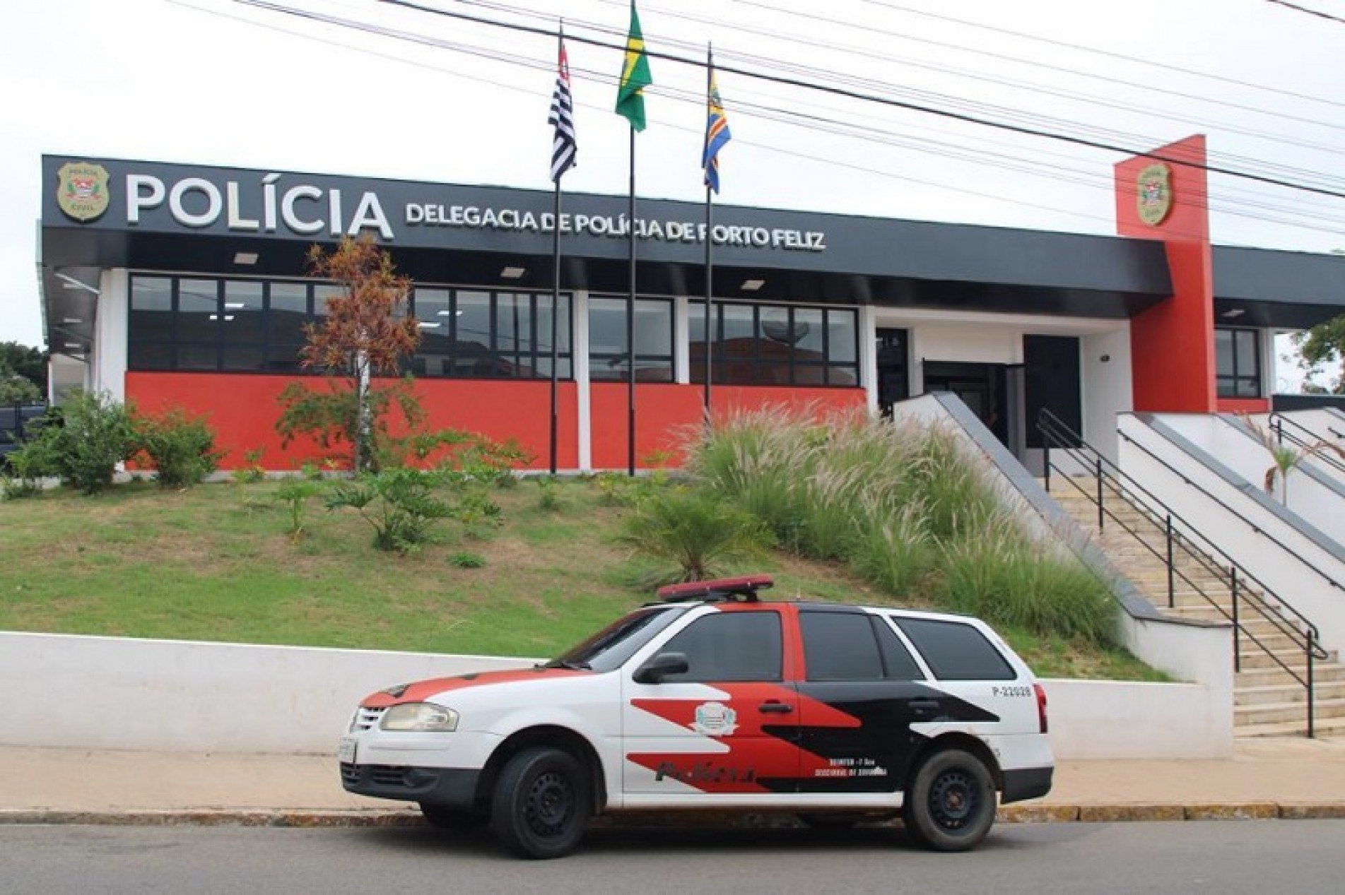 A Polícia Militar e o Corpo de Bombeiros foram acionados para averiguar a ocorrência