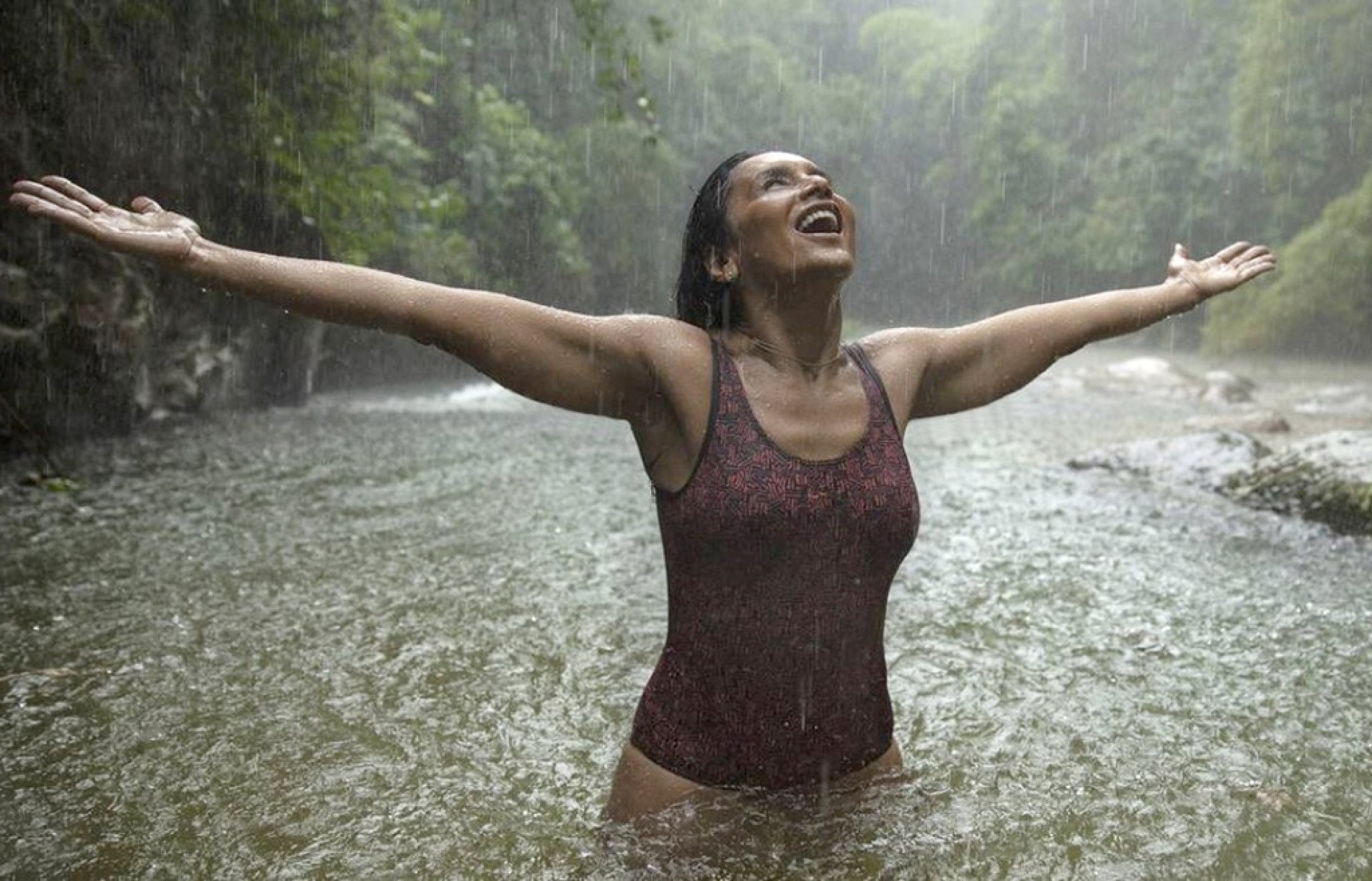 Dira atua no filme que tem como enredo a crise existencial de uma mulher e a defesa do meio ambiente
