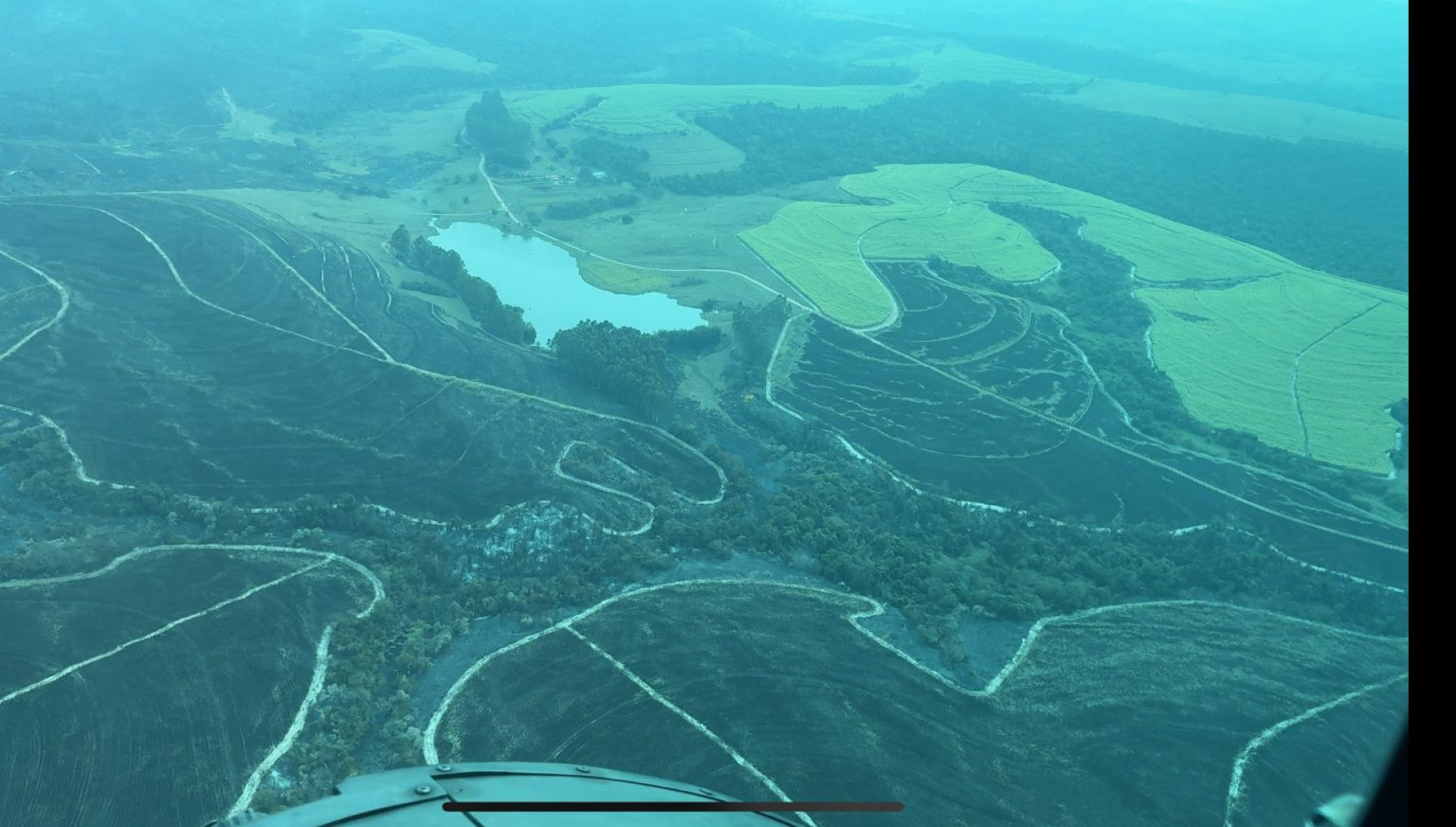 Imagens aéreas mostram áreas de queimadas durante sobrevoo