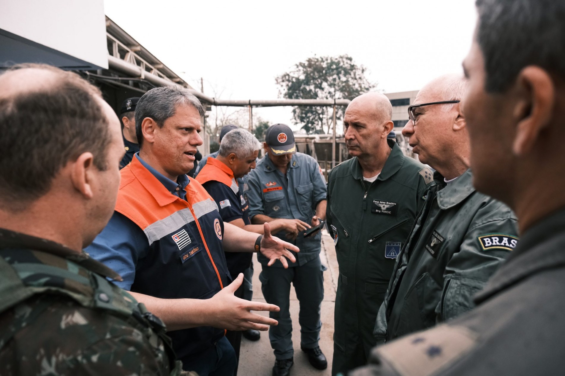 Em entrevista coletiva, o governo destaca a articulação de um plano emergencial para reforçar atendimento a serviços de saúde