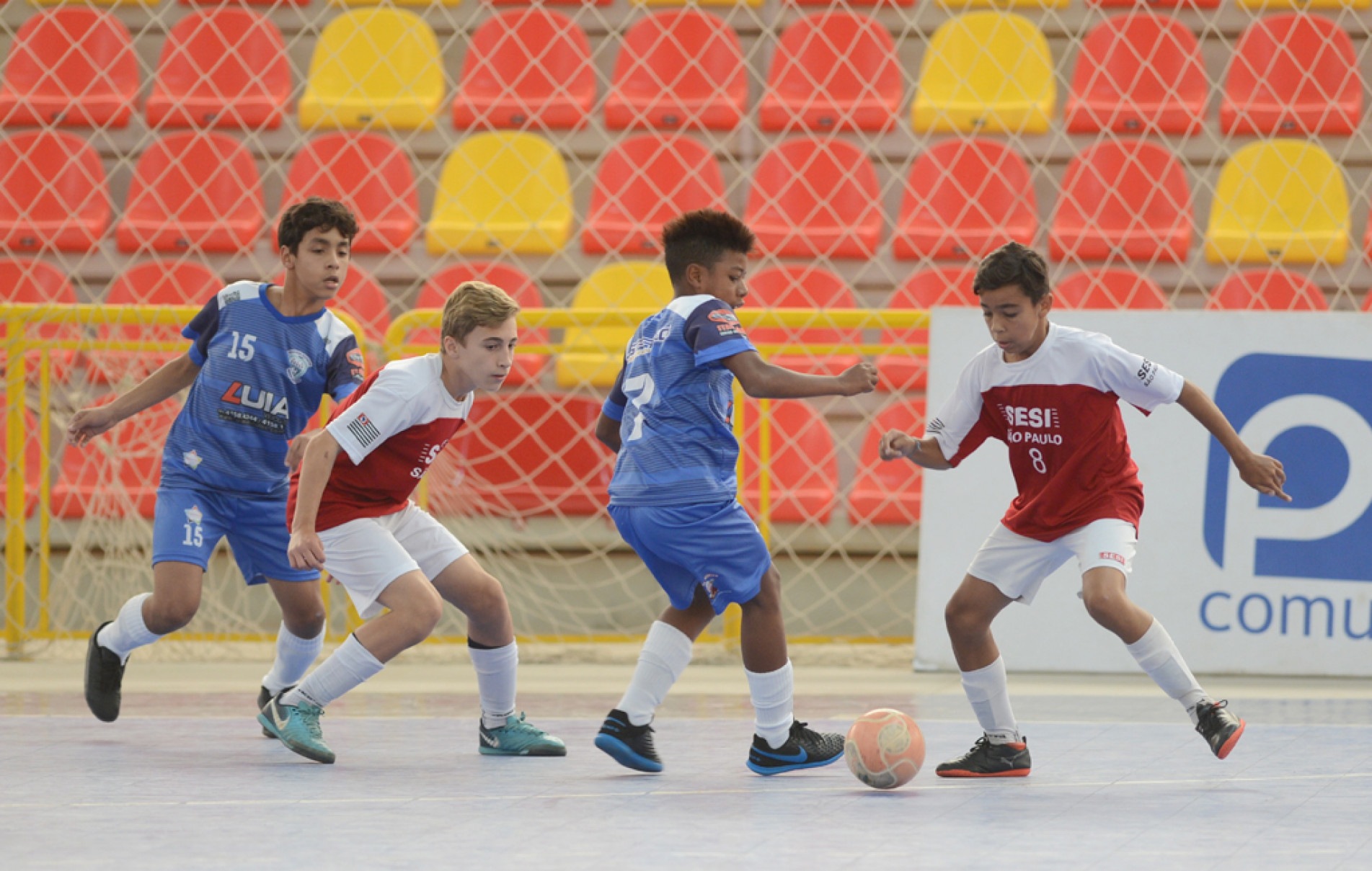 Competição de futsal é voltada a crianças e adolescentes 
