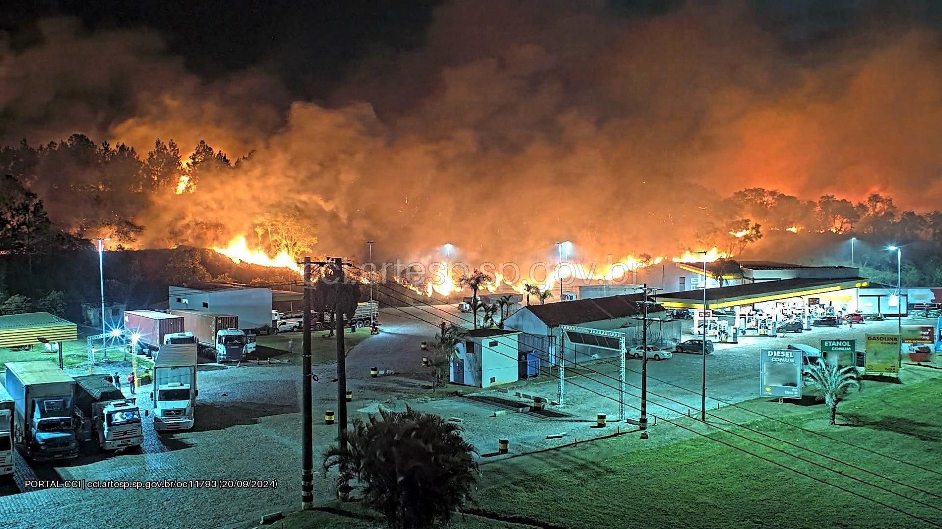 chamas foram controladas por volta das 21h de ontem (20)