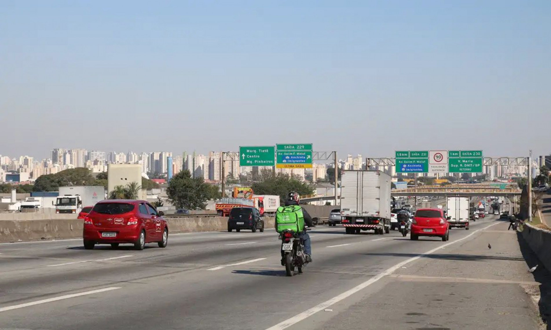 Via de acesso ao santuário é uma das mais movimentadas do País
