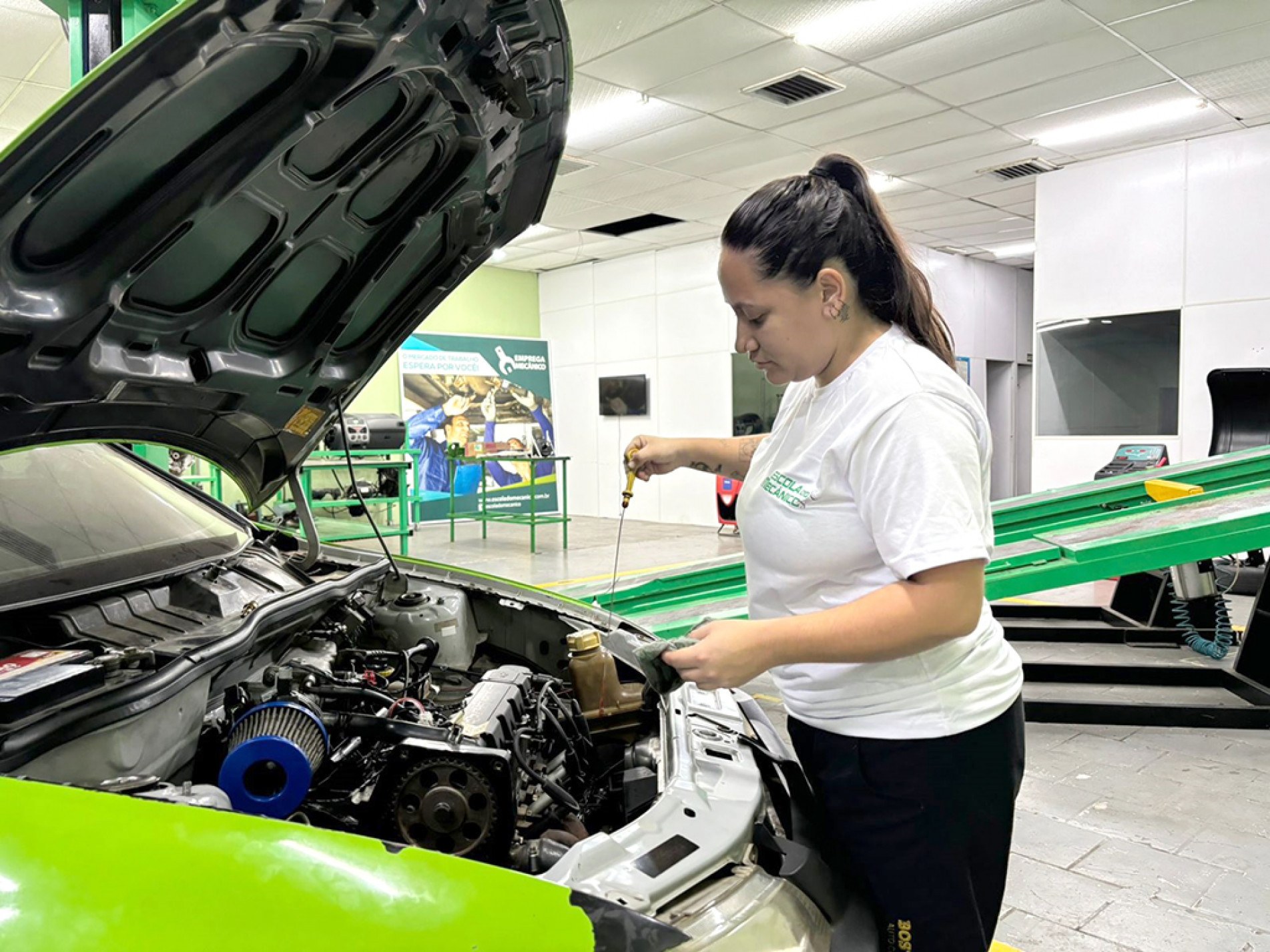 Gabriela conta que achou que não iria conseguir, mas recebeu uma proposta de trabalho com dois meses de curso
