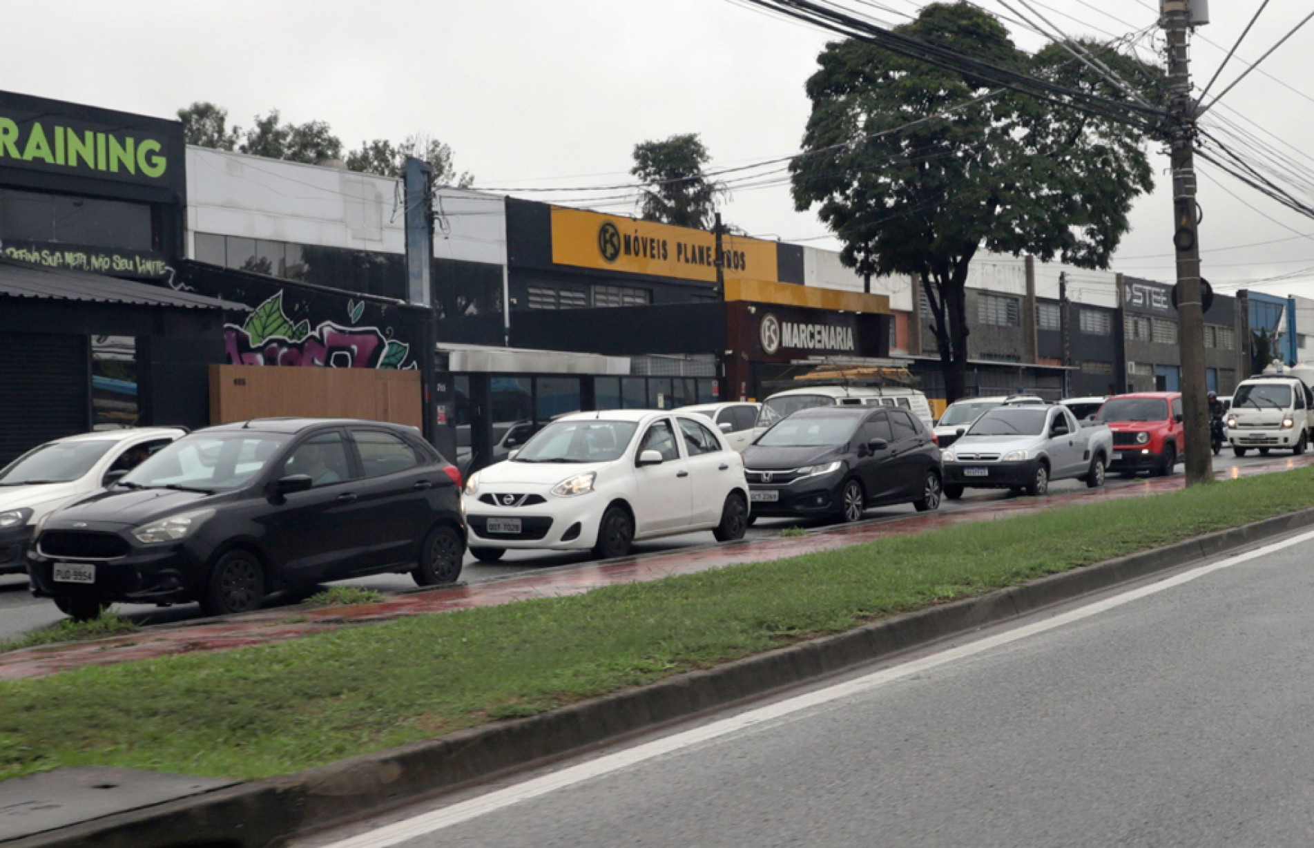 Avenida Fernando Stecca foi usada como alternativa