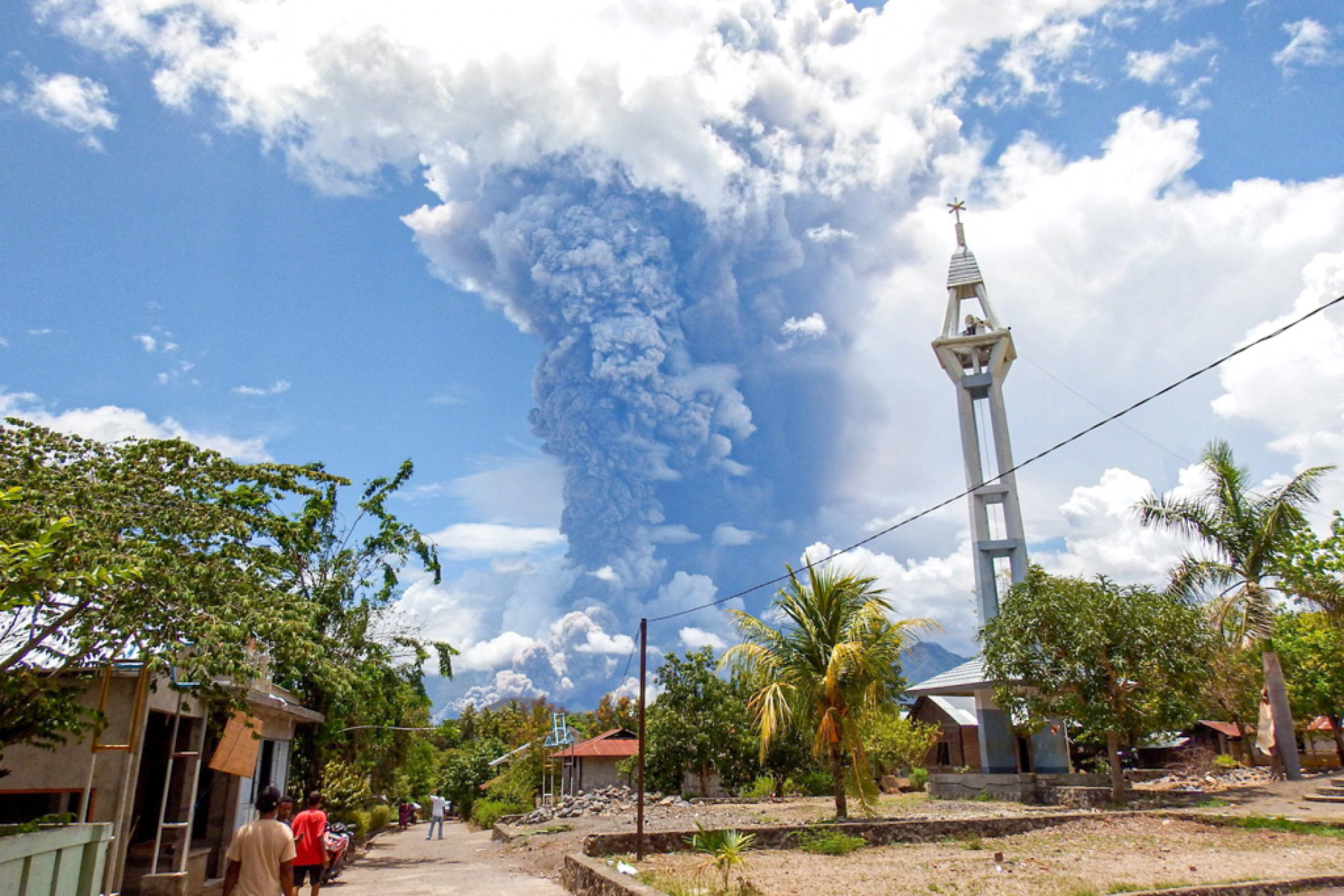 Nove pessoas morreram no início da semana devido à erupção
