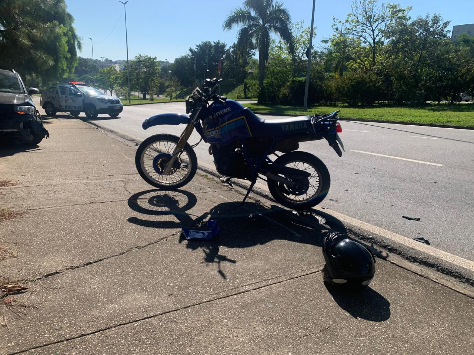 O motociclista foi levado ao P.A. da zona oeste com ferimentos leves