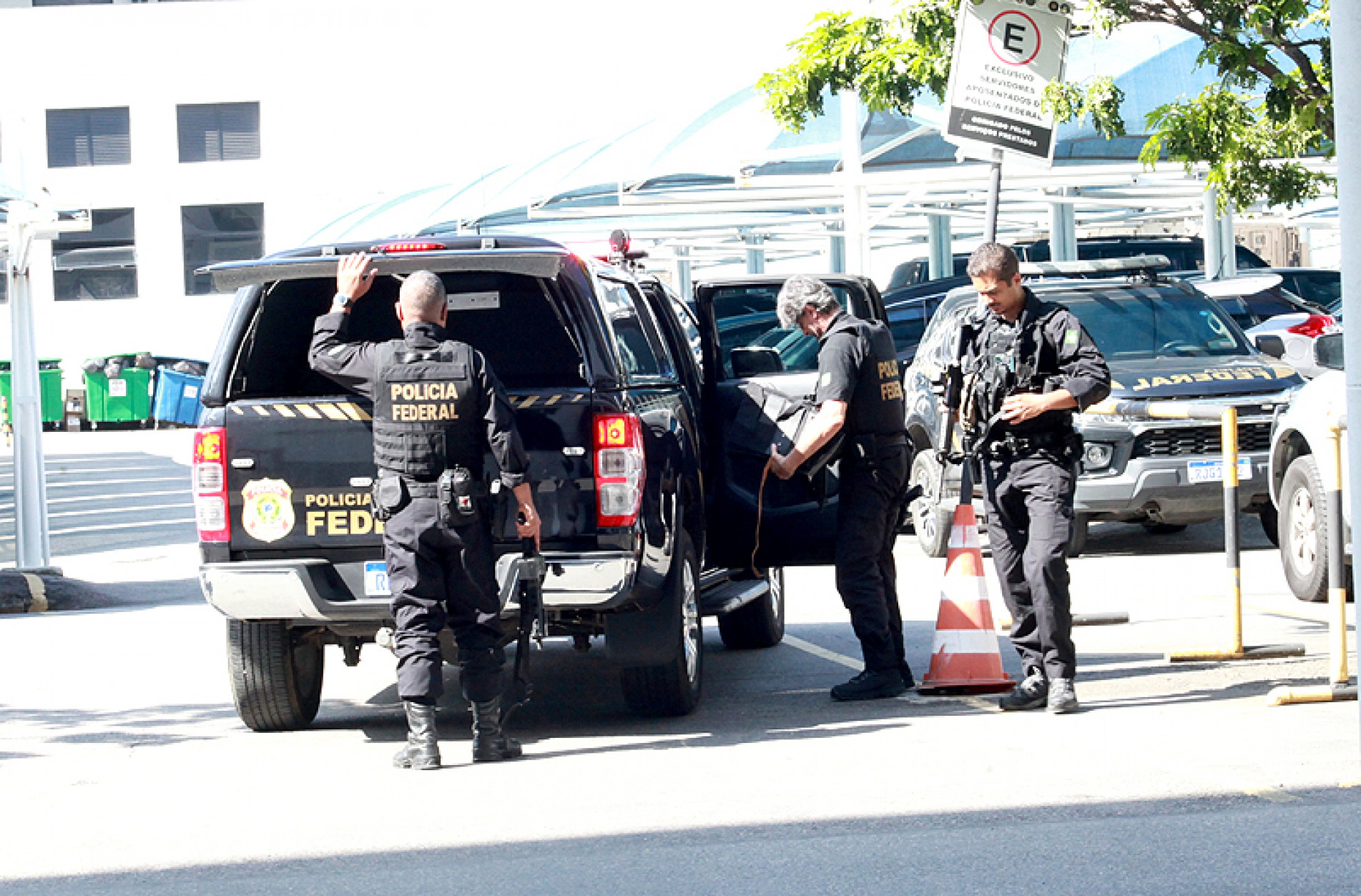 Policiais federais cumpriram mandados de prisão
