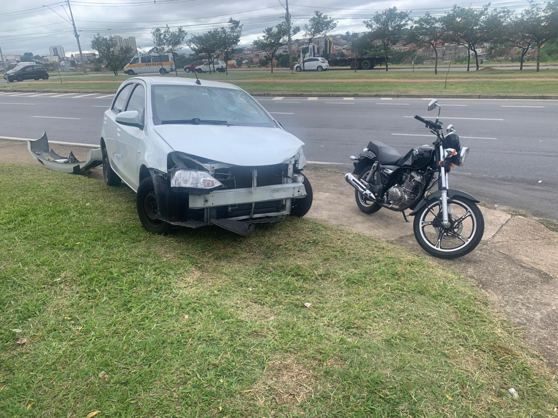 O motociclista foi levado ao Hospital Unimed 