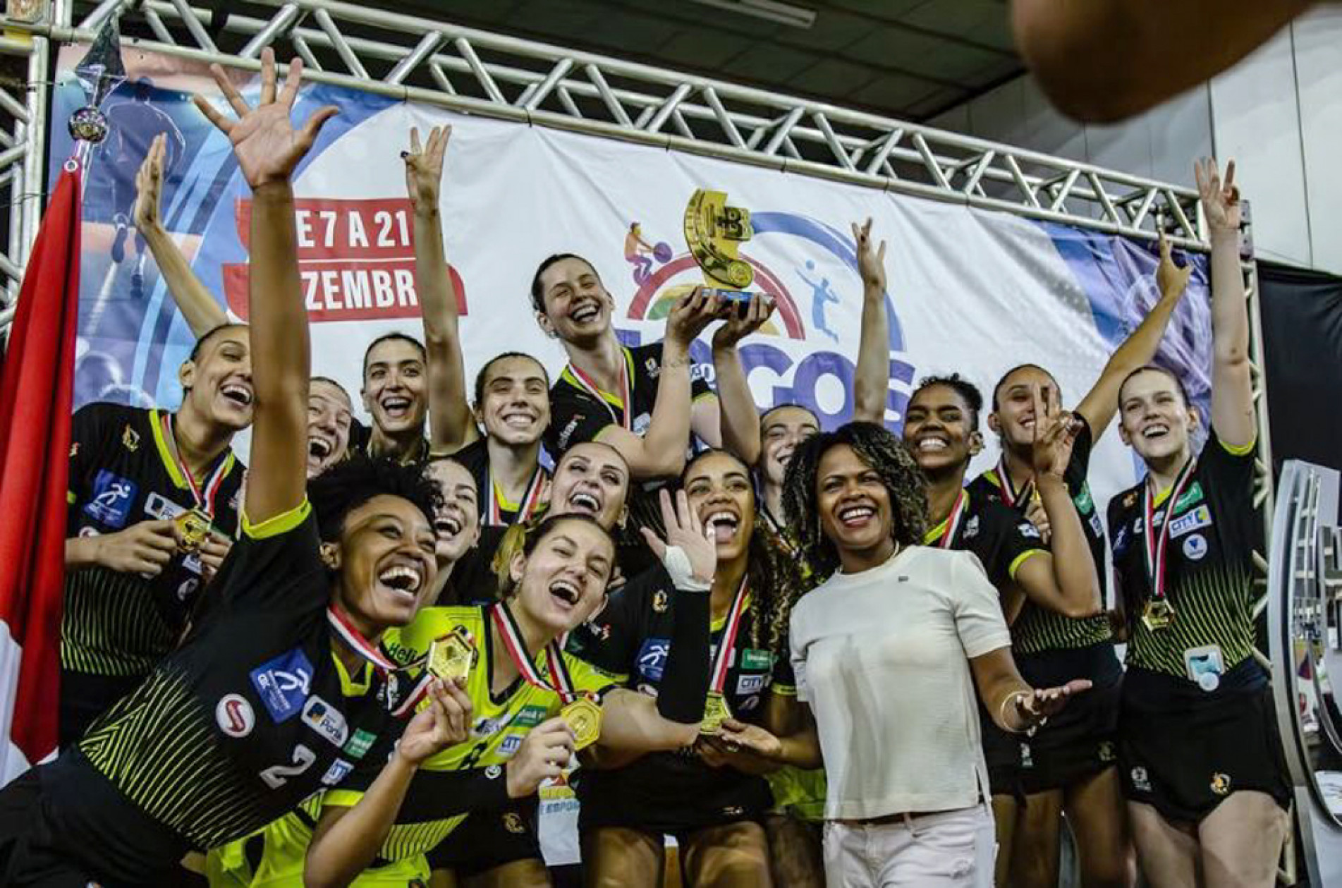 Equipe de vôlei feminino Renascer foi a campeã da modalidade 