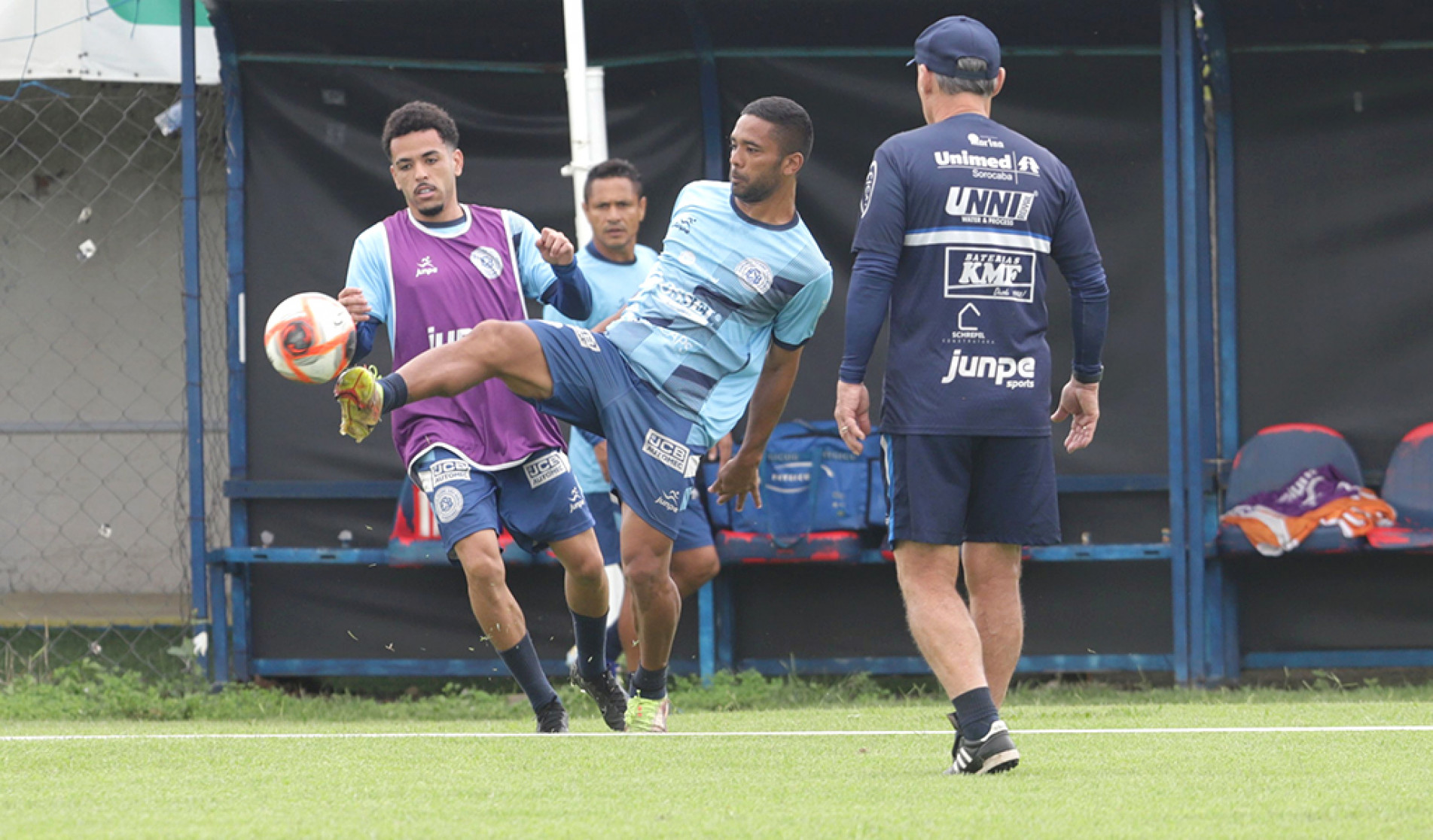 Jogadores são submetidos, como de costume, a treinos táticos e técnicos, em dois períodos
