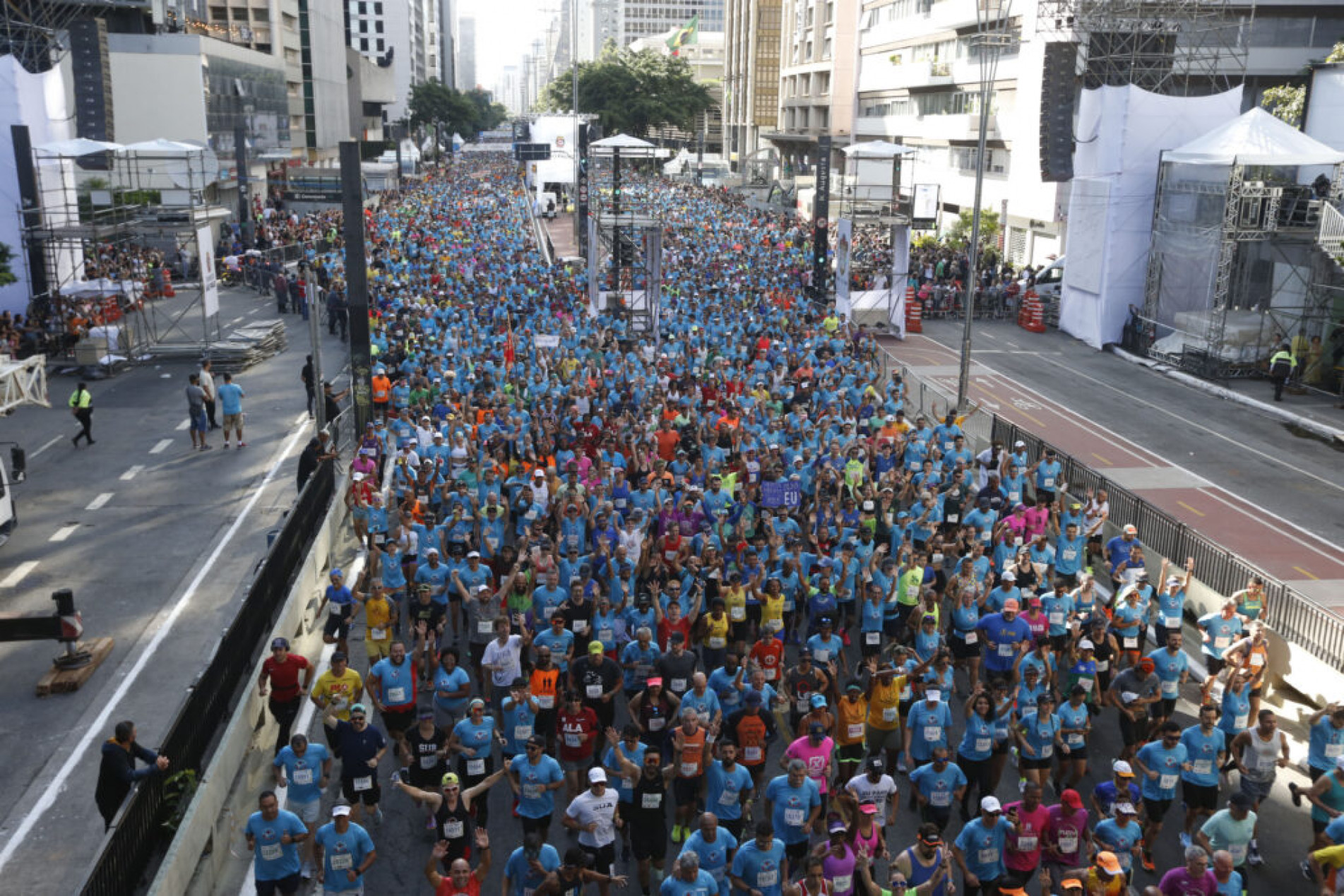 Em sua 98ª edição, a Corrida Internacional de São Silvestre reuniu 35 mil corredores na Avenida Paulista, em São Paulo