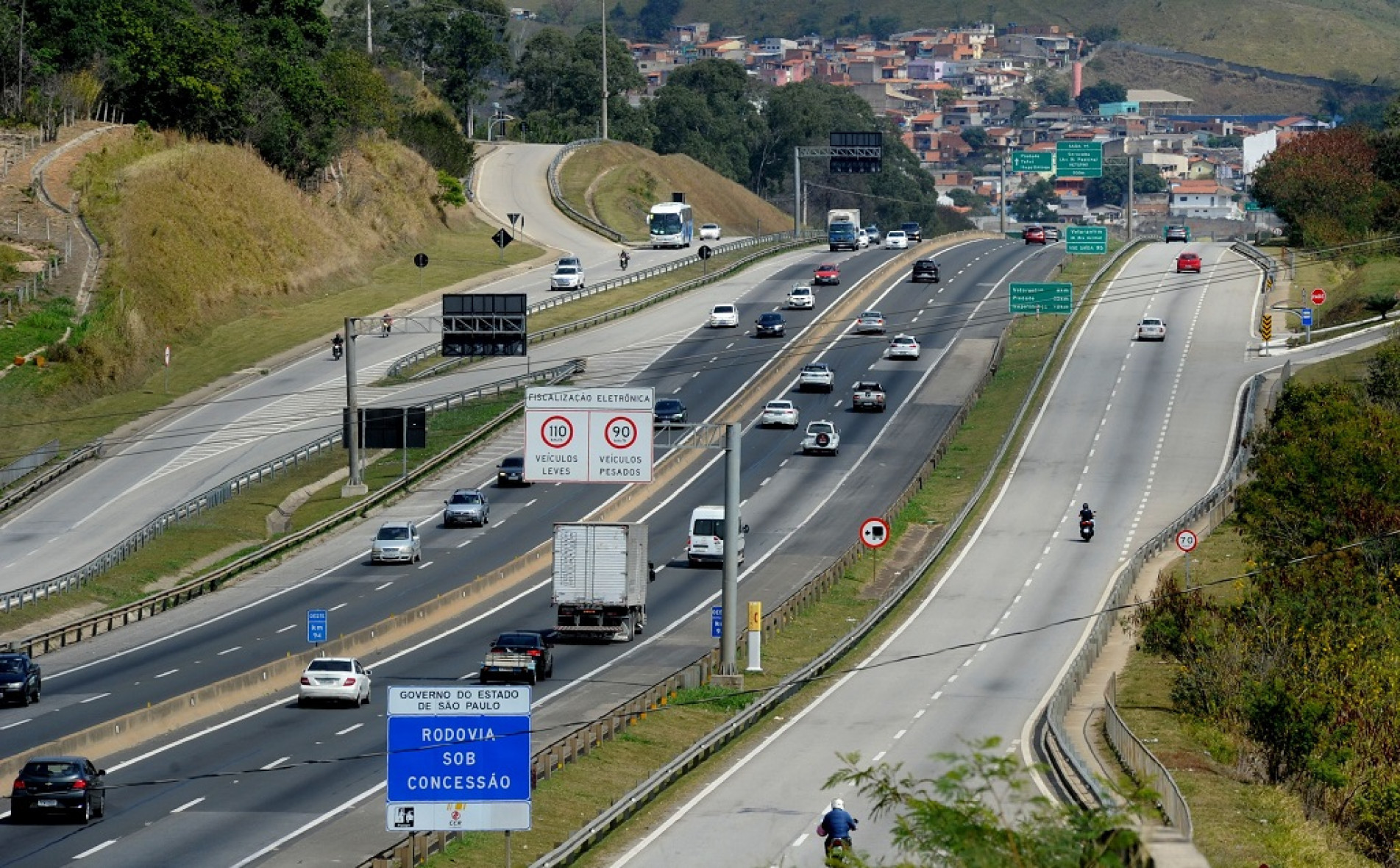 Somente rumo à capital, foram 1,11 milhão de veículos e 928 mil ao interior, segundo a Artesp