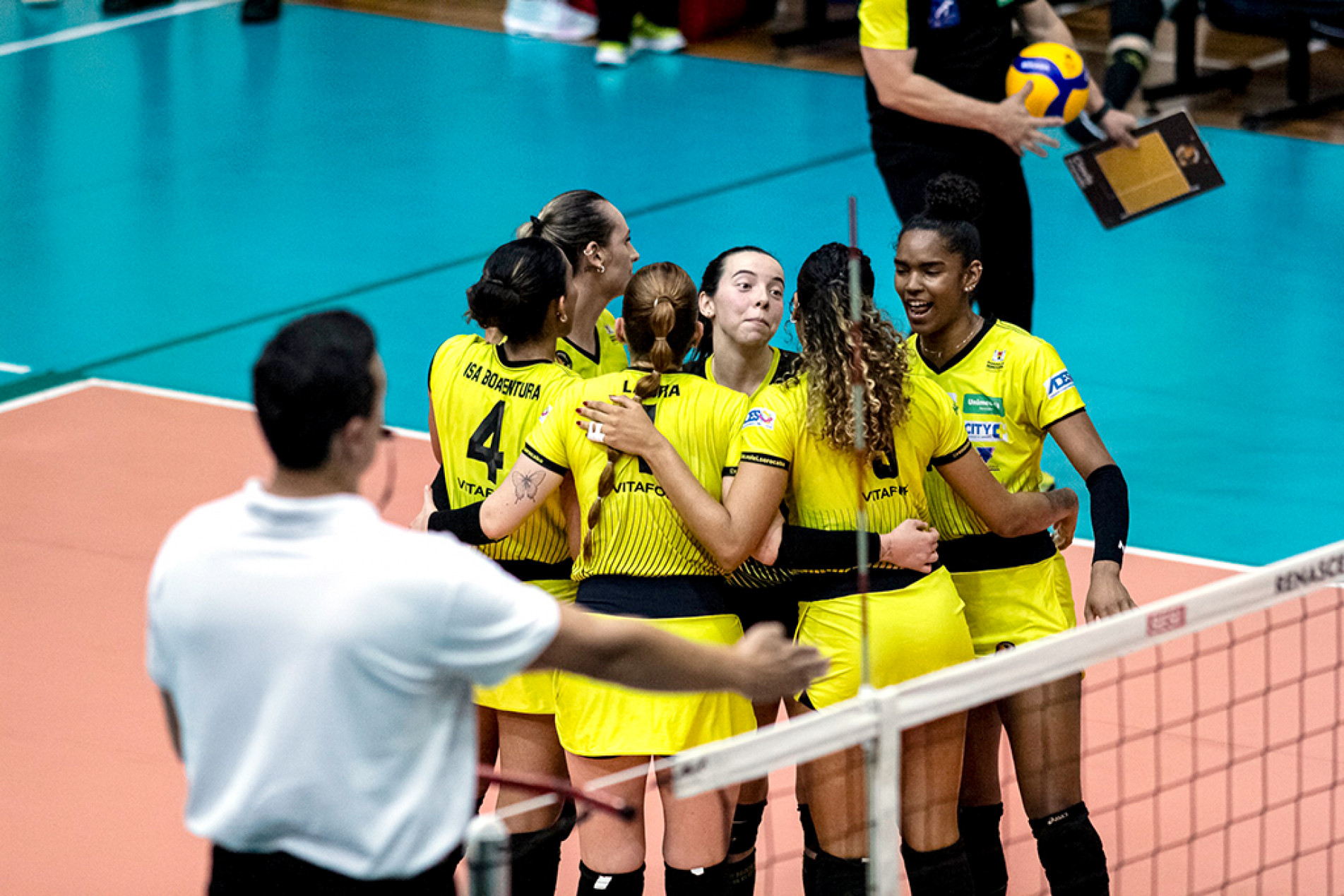 Meninas da equipe sorocabana em ação no torneio nacional
